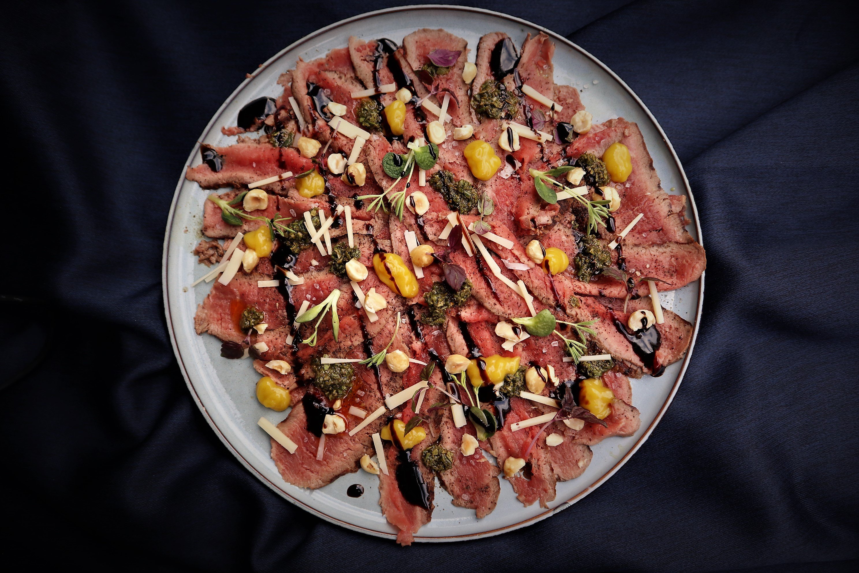 carpaccio angus hazelnoten kamado recept 01 - Gegrilde Angus carpaccio