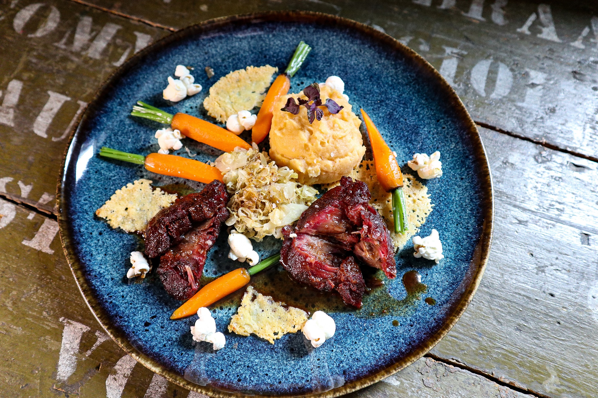 zuurkool varkenswagen kamado recept 04 - Zuurkoolstamp met zoete aardappel en varkenswangen