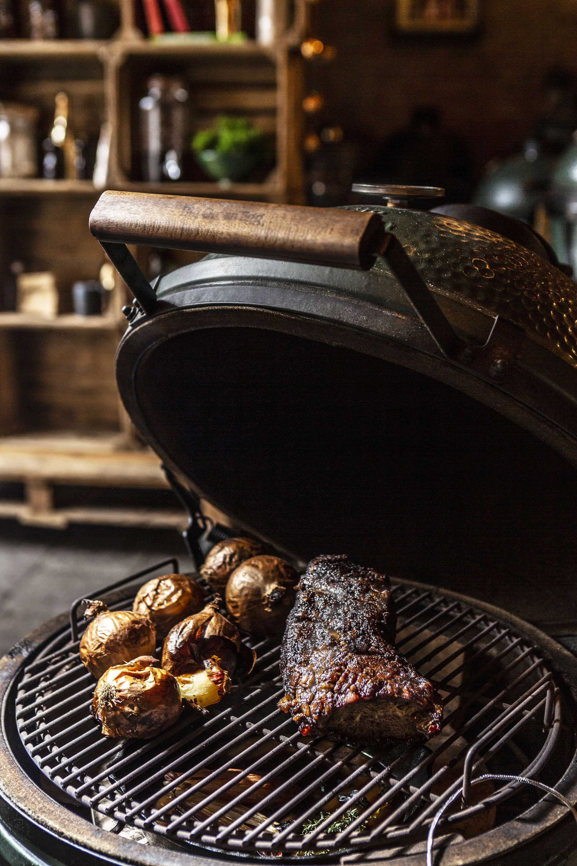 3 Langzaam gegaarde sukade met bataatstoemp 1 kerstmenu kamado big green egg recept - Langzaam gegaarde sukade met bataatstoemp, uiencrème & zwarte knoflookjus