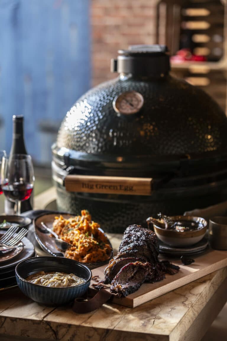 3 Langzaam gegaarde sukade met bataatstoemp 3 kerstmenu kamado big green egg recept scaled - Langzaam gegaarde sukade met bataatstoemp, uiencrème & zwarte knoflookjus