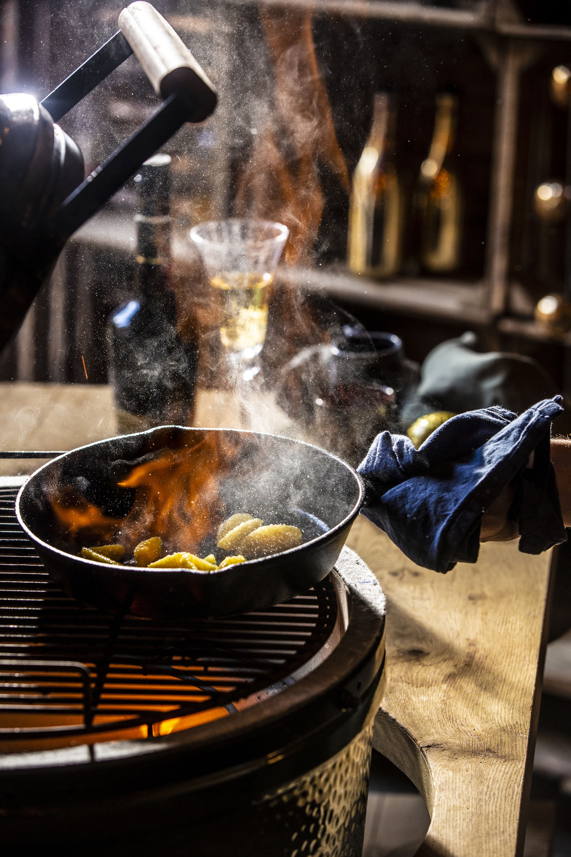 4 Gezouten karamel met sinaasappel 1 kerstmenu kamado big green egg recept - Gezouten karamel met sinaasappel, pecannoten & vanille-ijs
