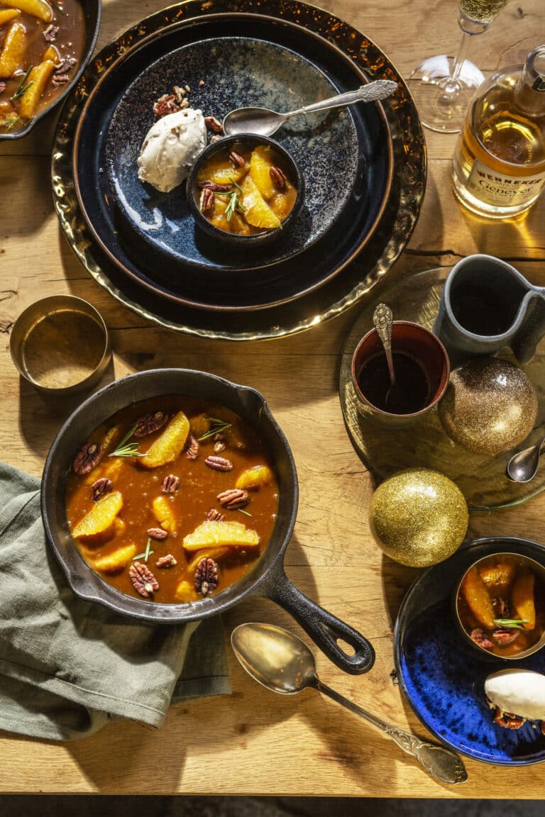 4 Gezouten karamel met sinaasappel 3 kerstmenu kamado big green egg recept scaled - Gezouten karamel met sinaasappel, pecannoten & vanille-ijs