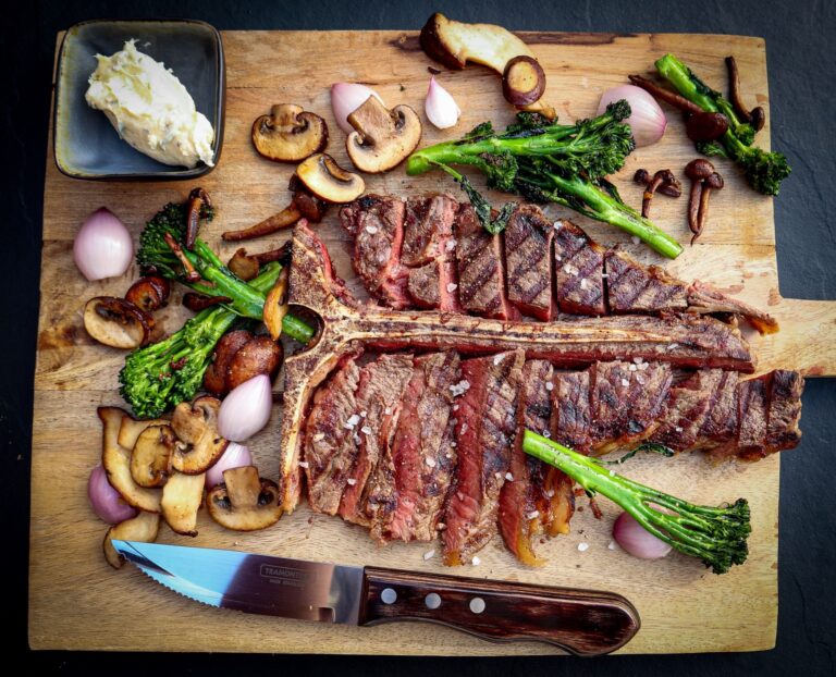 t bone kruidenboter paddestoelen kamado recept 2 - T-bone met kruidenboter en paddestoelen