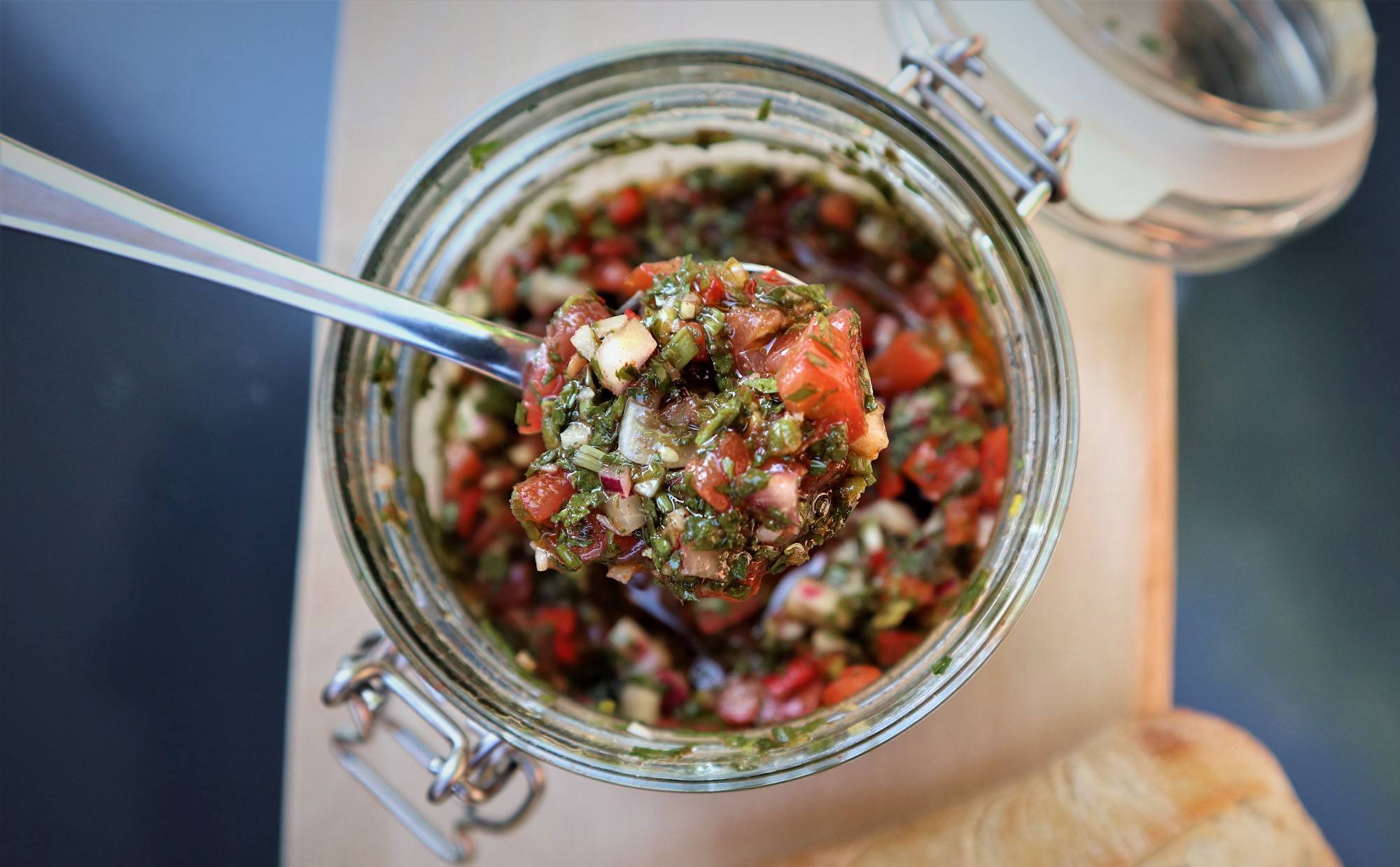 chuck eye steak bbq kamado recept 03 - Chuck eye steak met rode chimichurri