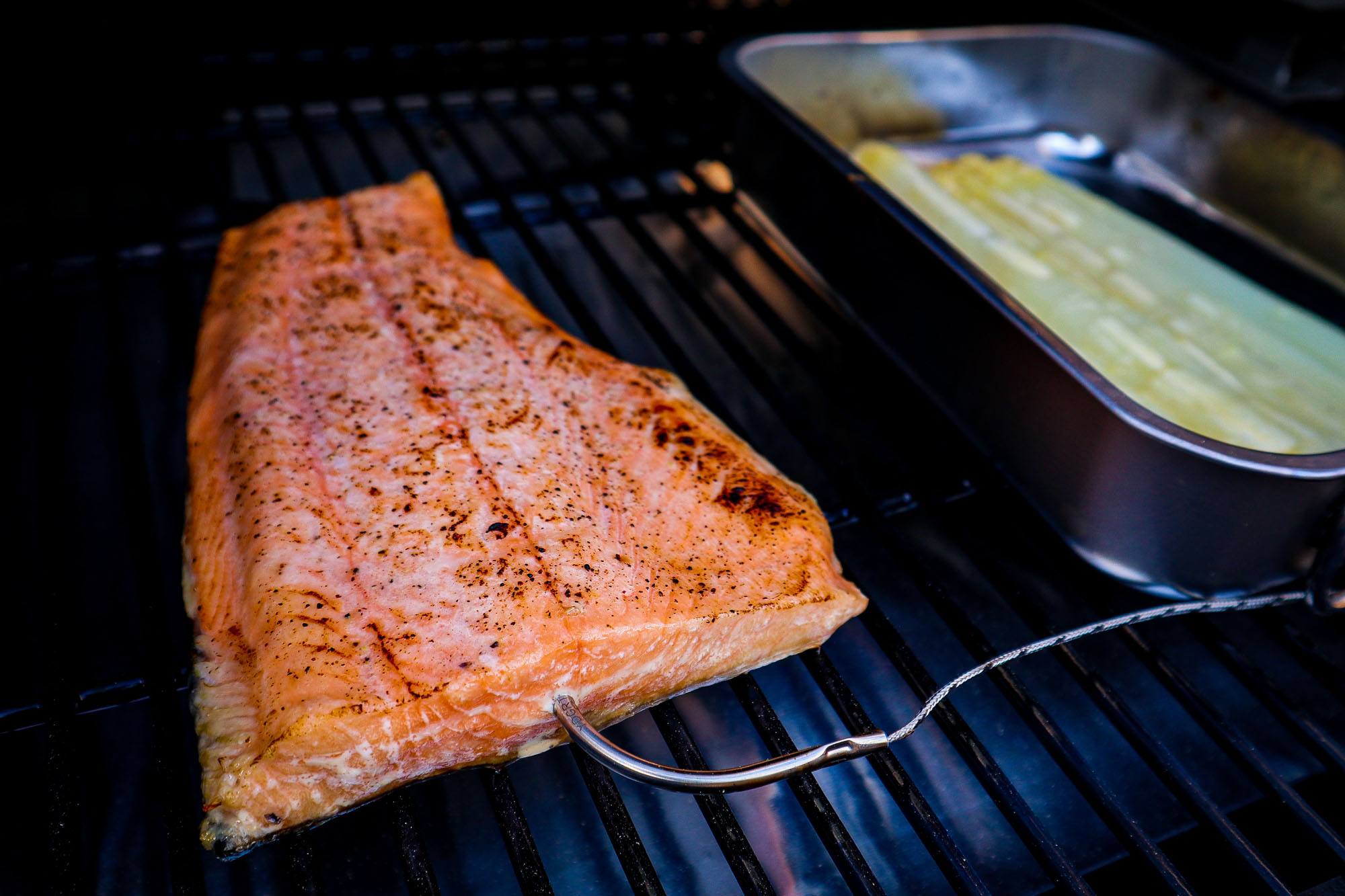 zalm asperges big green egg kamado recept 01 - Brabants goud: asperges met zalm en port salut