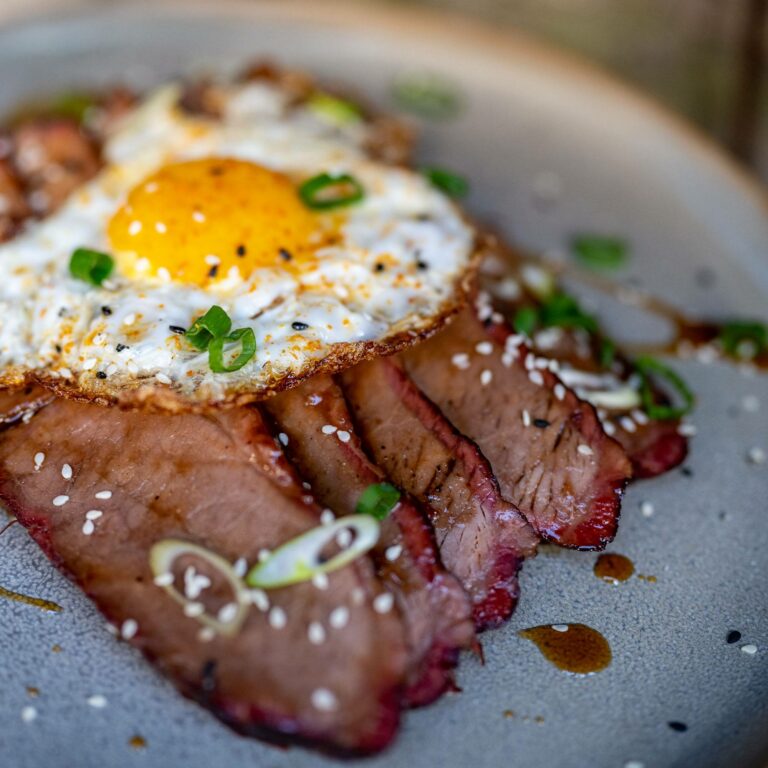 saus guru pitmaster kamado recept 103 - Black Mojo Brisket & Guilty pleasure breakfast