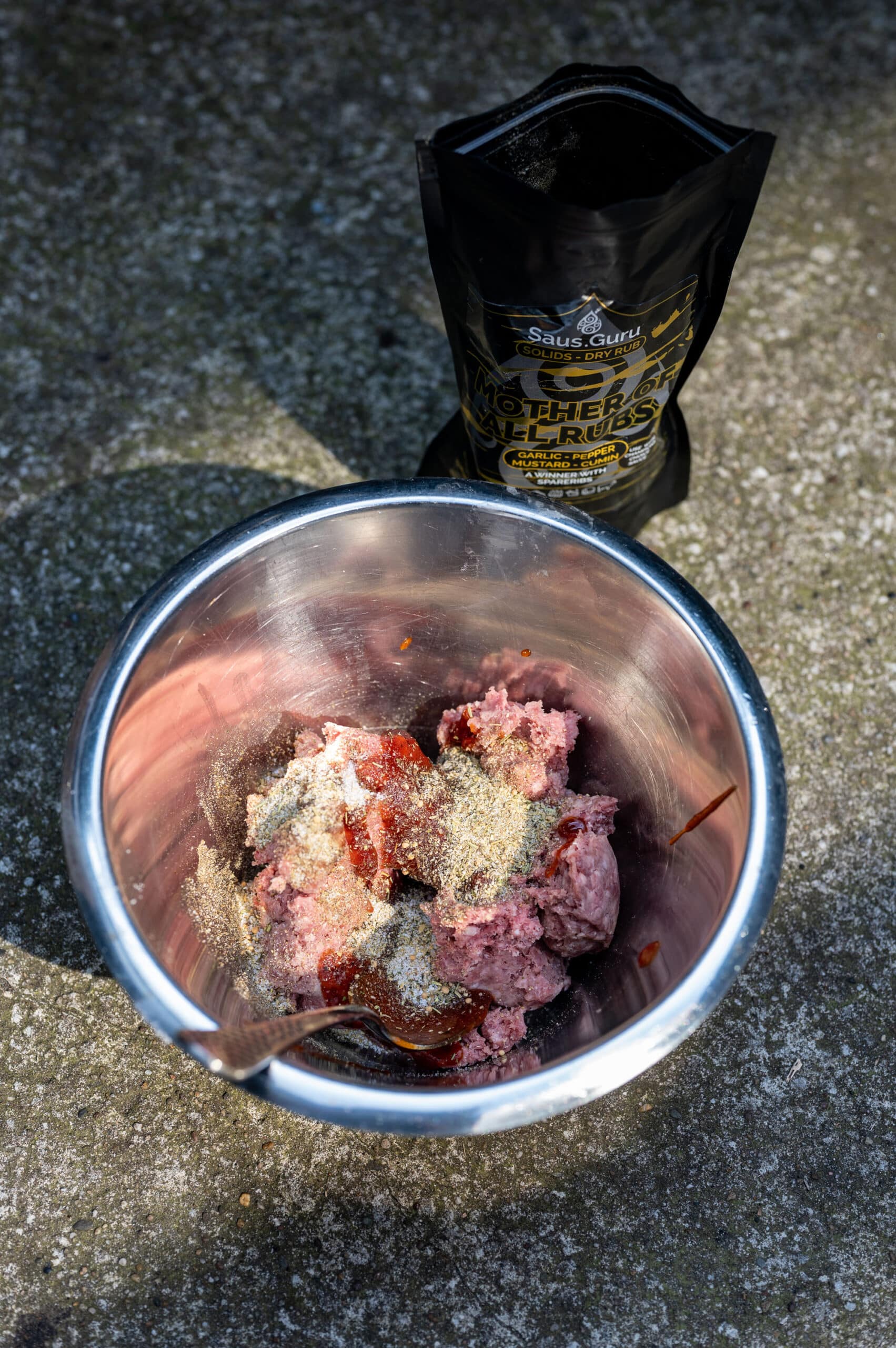 saus guru pitmaster kamado recept 72 scaled - Pizza mozzarella & smoked meatballs