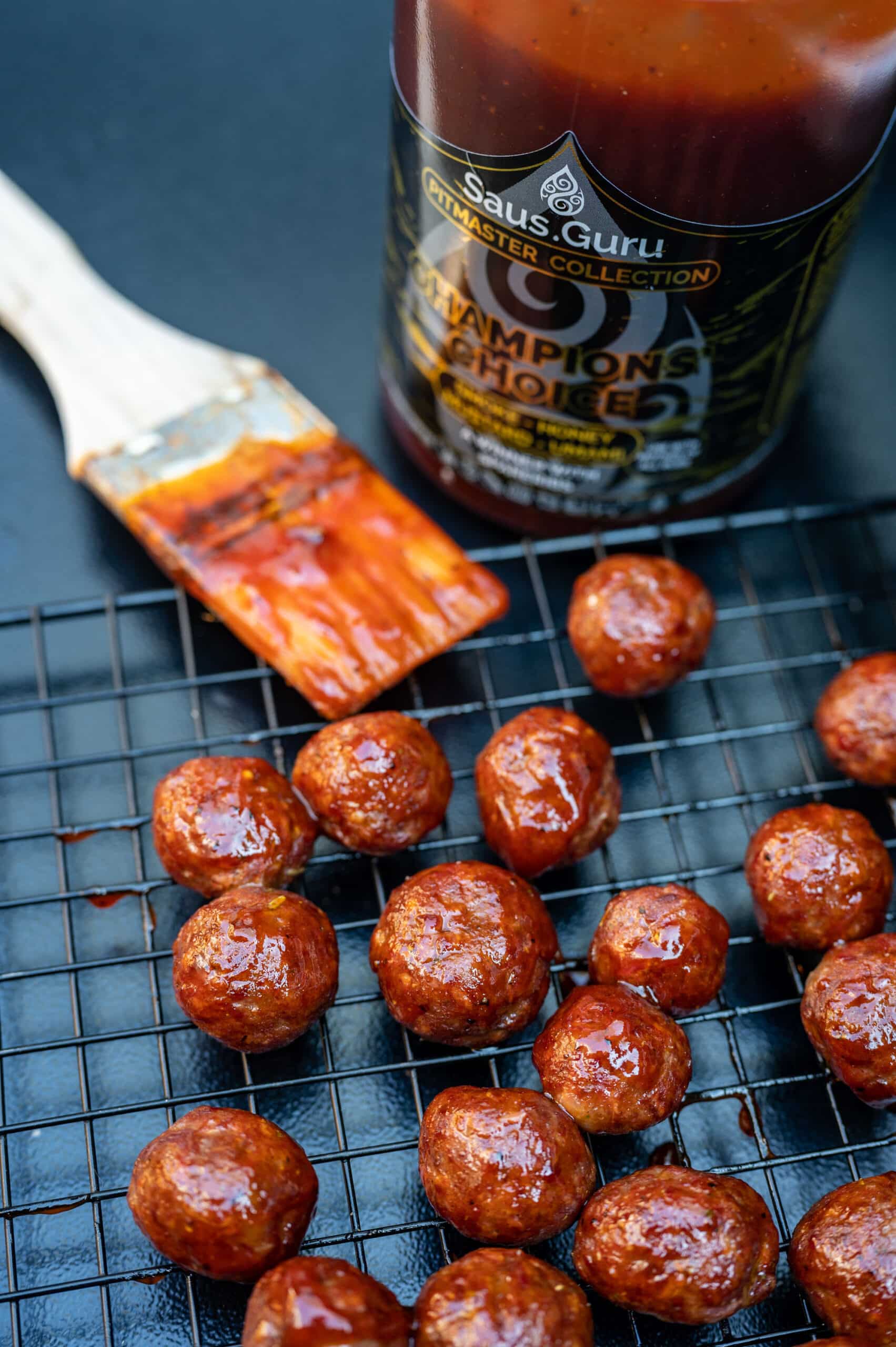 saus guru pitmaster kamado recept 74 scaled - Pizza mozzarella & smoked meatballs