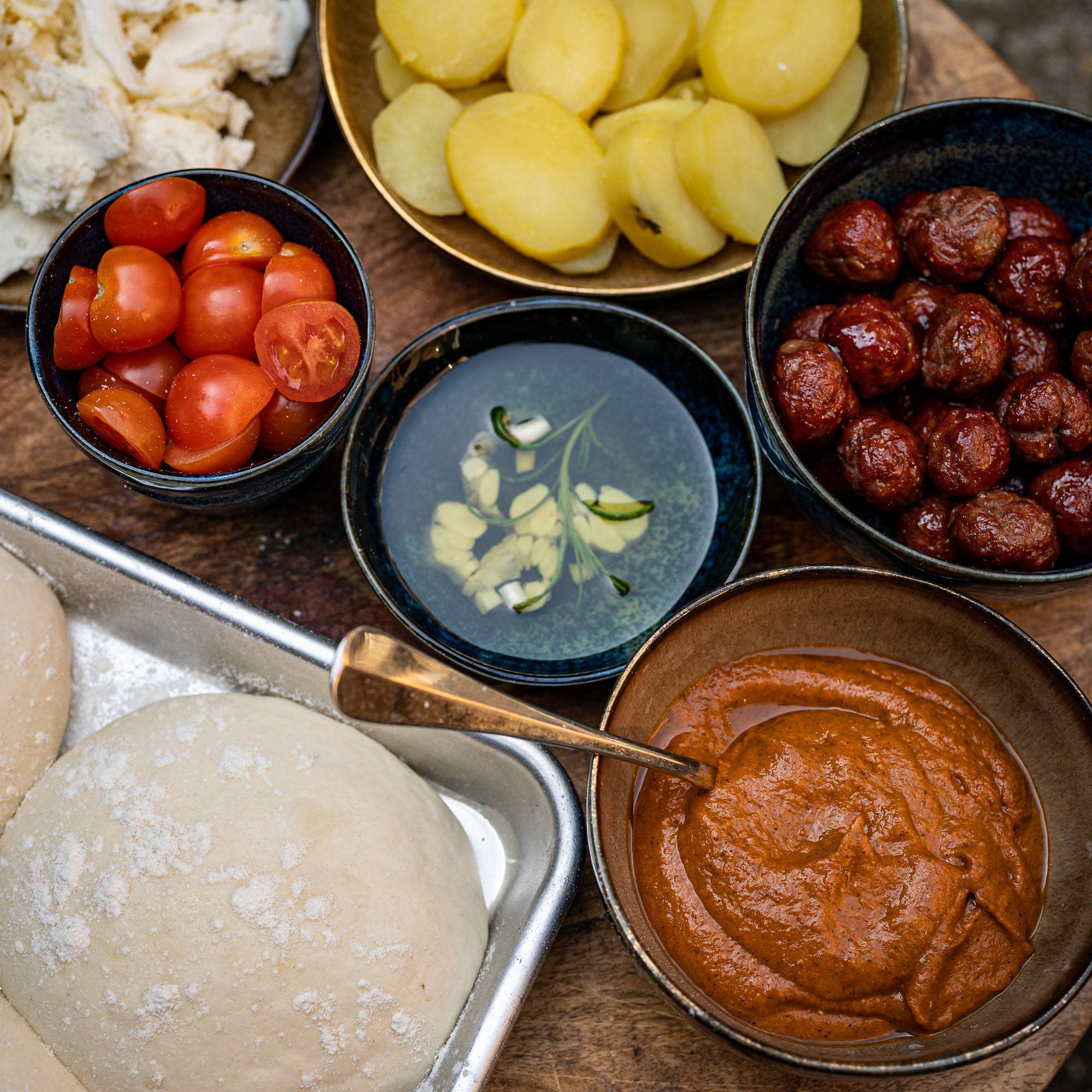 saus guru pitmaster kamado recept 75 - Pizza mozzarella & smoked meatballs