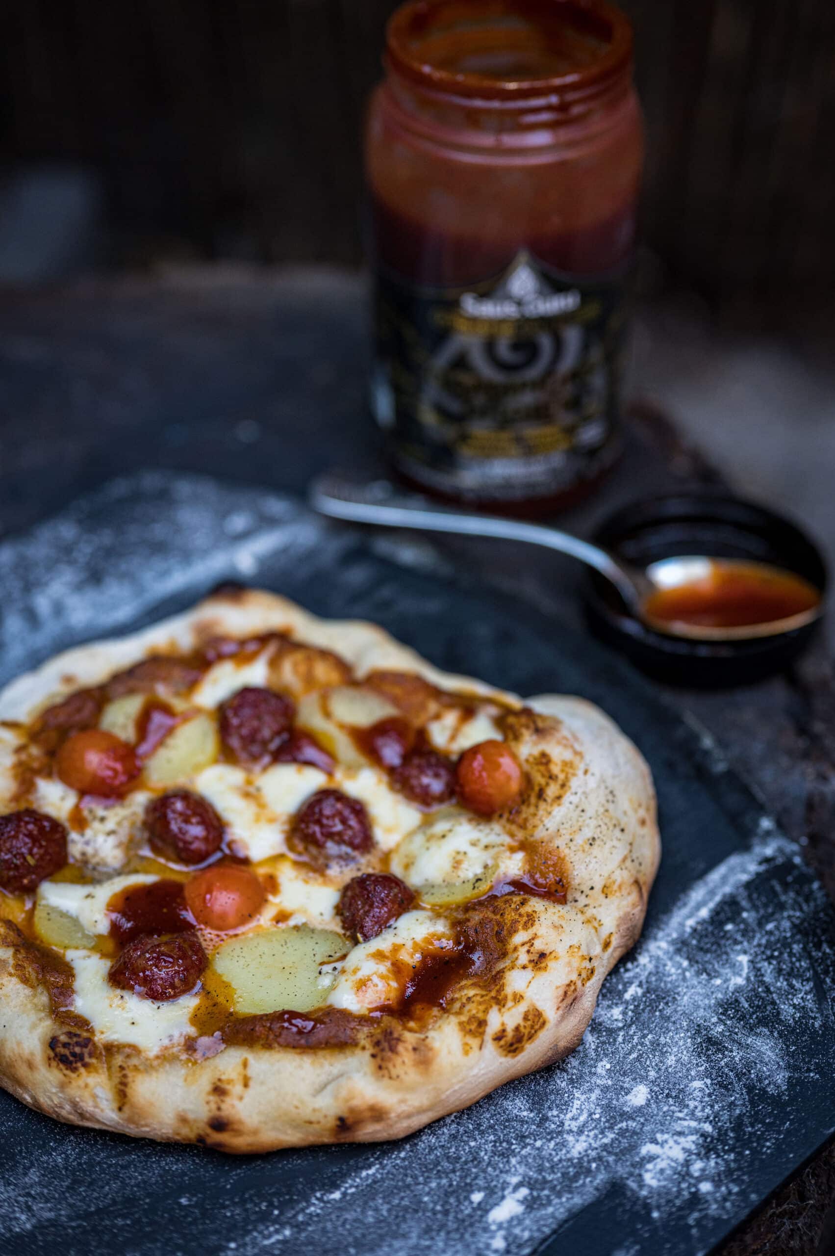 saus guru pitmaster kamado recept 80 scaled - Pizza mozzarella & smoked meatballs