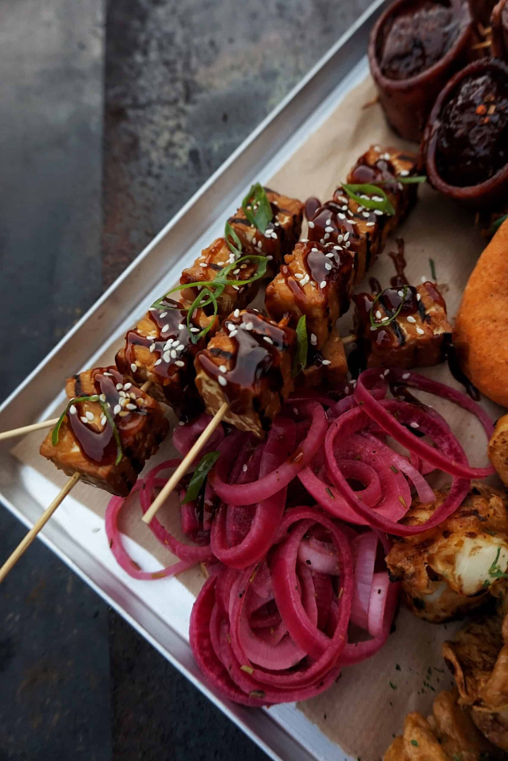 vegetarisch vega bbq platter kamado recept 01 scaled - Vegetarische BBQ Platter