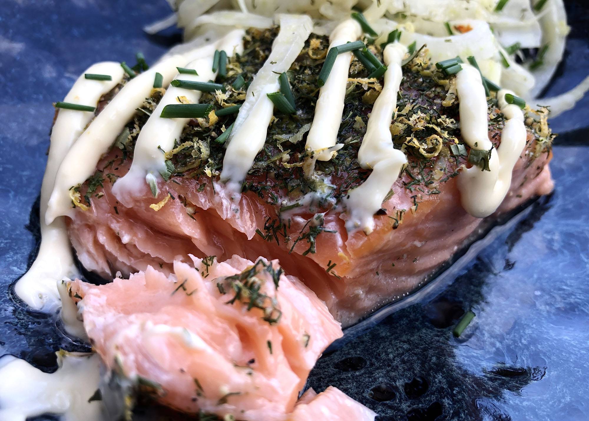 ceder gerookte zalm venkelsalade kamado recept 03 - Op cederhout gerookte zalm