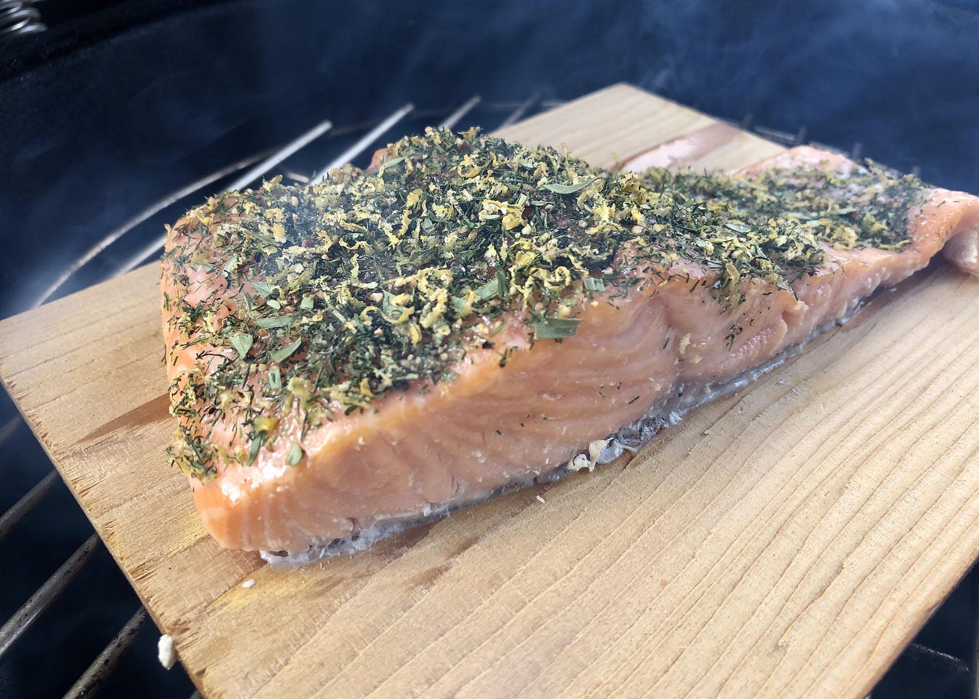 ceder gerookte zalm venkelsalade kamado recept 06 - Op cederhout gerookte zalm
