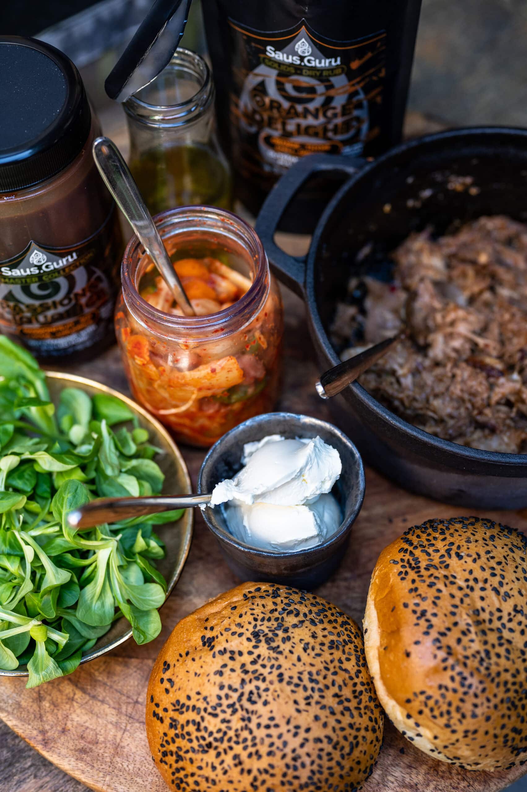 pulled pork burger saus guru pitmaster kamado recept 63 scaled - Pulled pork Kimchi Burger
