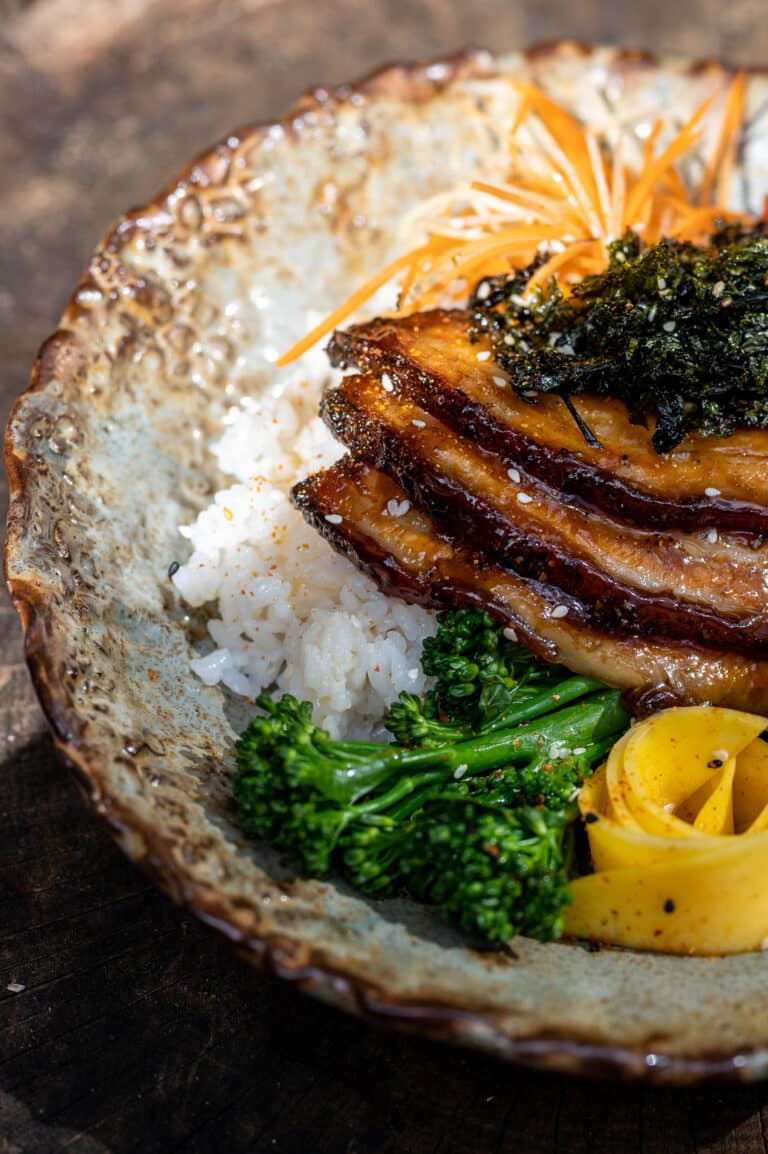 saus guru pitmaster kamado recept 57 - Sushi bowl sticky buikspek, kimchi en sushi rijst
