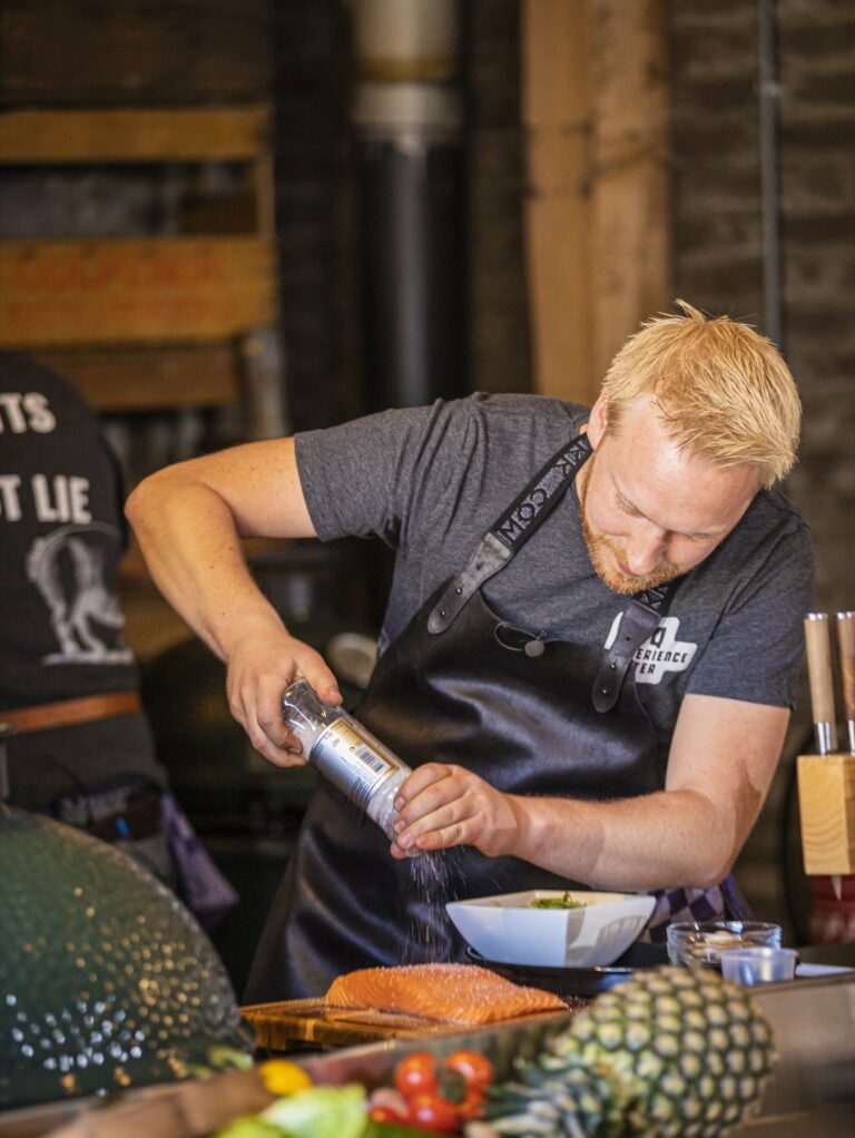 zalm cederhout zoetzure komkommer kamado bbq recept - Zalm op cederhout met zoetzure komkommer