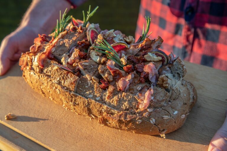 breekbrood camembert big green egg kamado recept 01 1 - Breekbrood met camembert, walnoten en vijgen