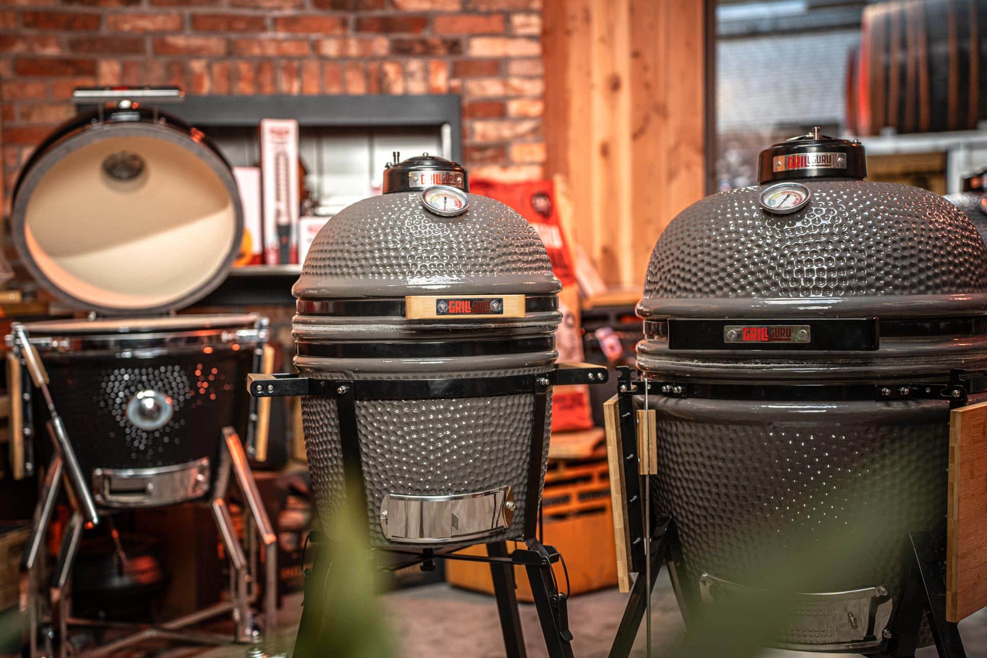 grillguru lowres - Vergelijking kamado merken Big Green Egg, Kamado Joe, The Bastard, Monolith en Grill Guru