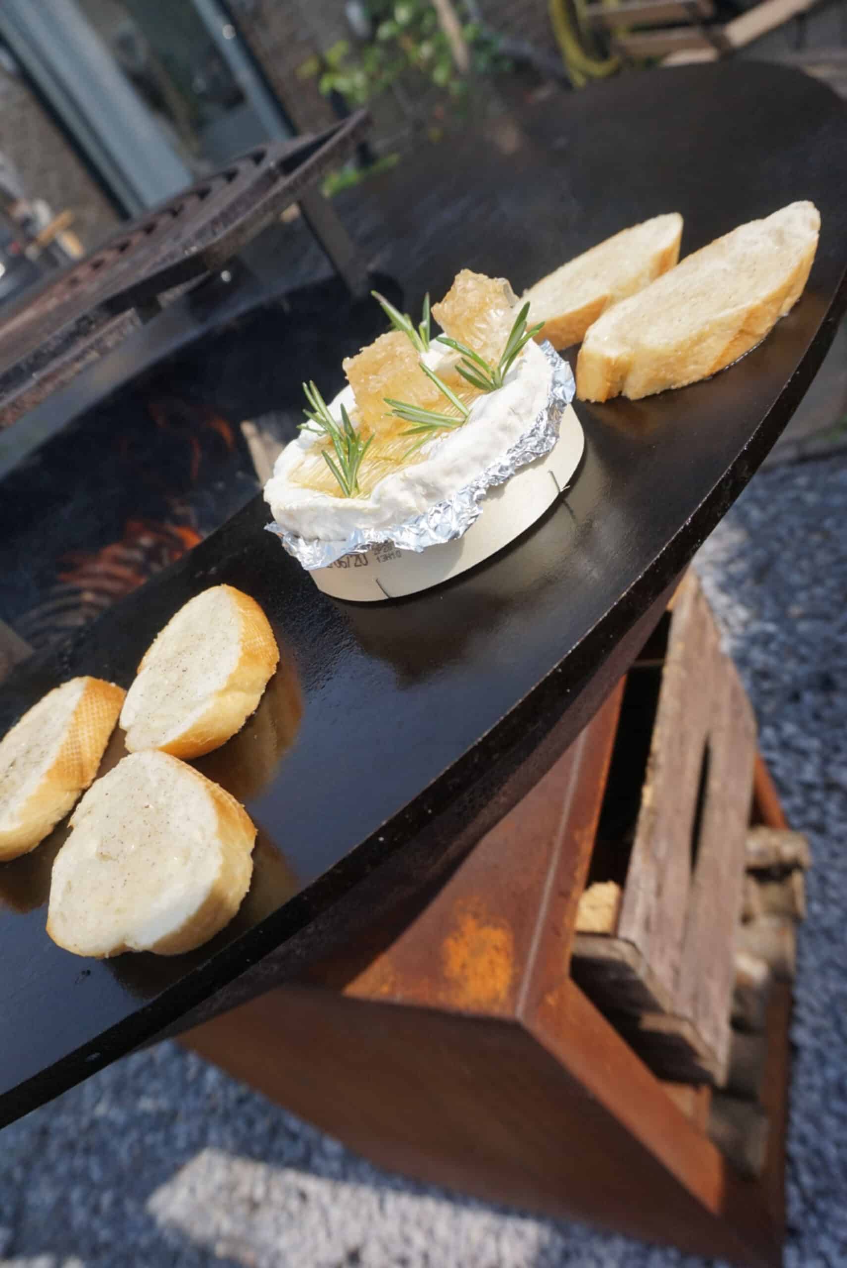 kaasdip camembert vuurring recept kamado bbq 01 scaled - Kaasdip camembert van de vuurring
