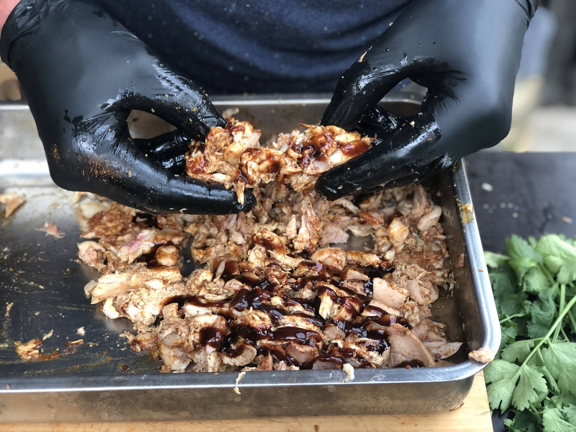 pulled chicken kamado green egg recept 11 - Pulled chicken met gegrilde perzik