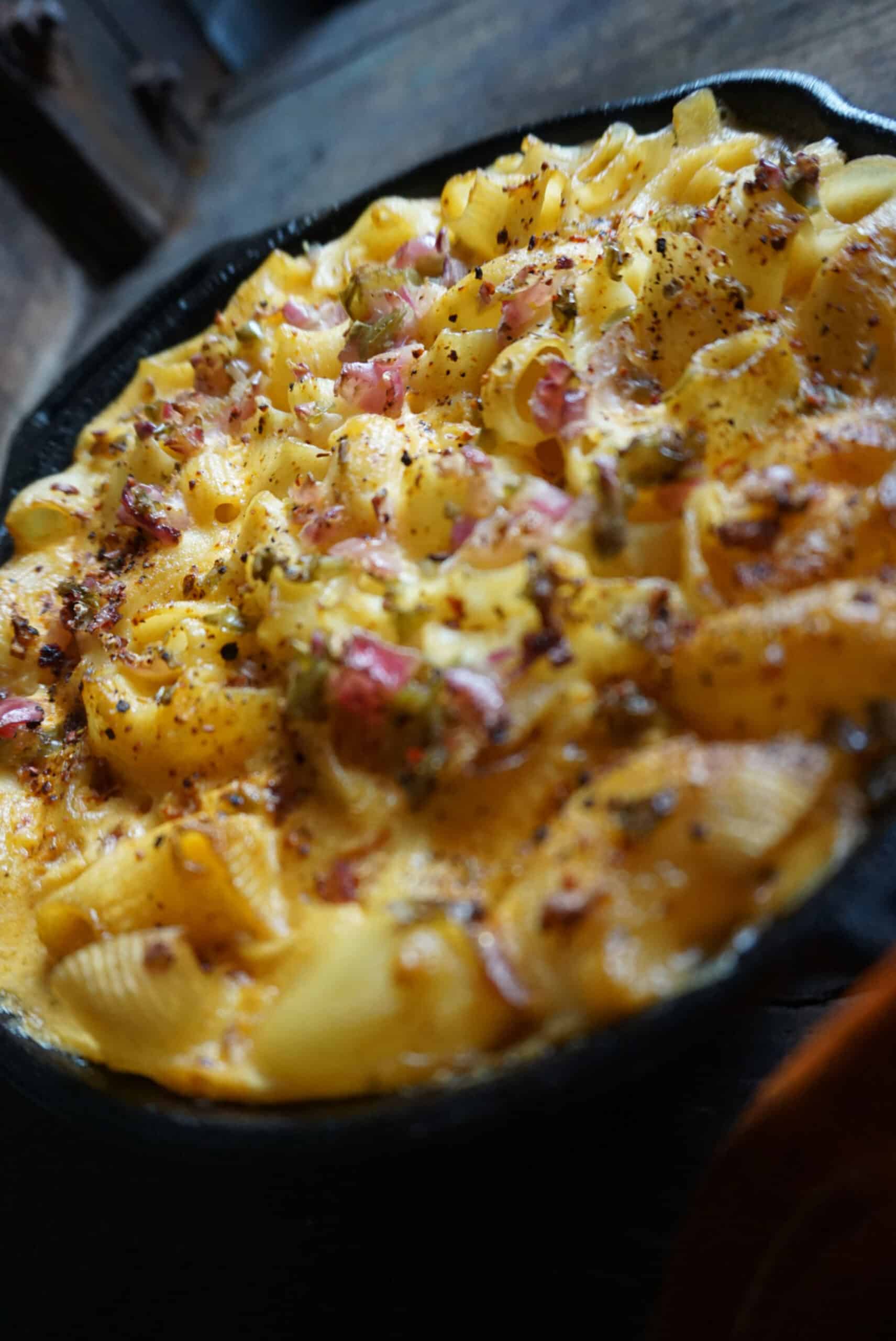 mac n cheese bbq recept kamado green egg 03 scaled - Mac’n Cheese