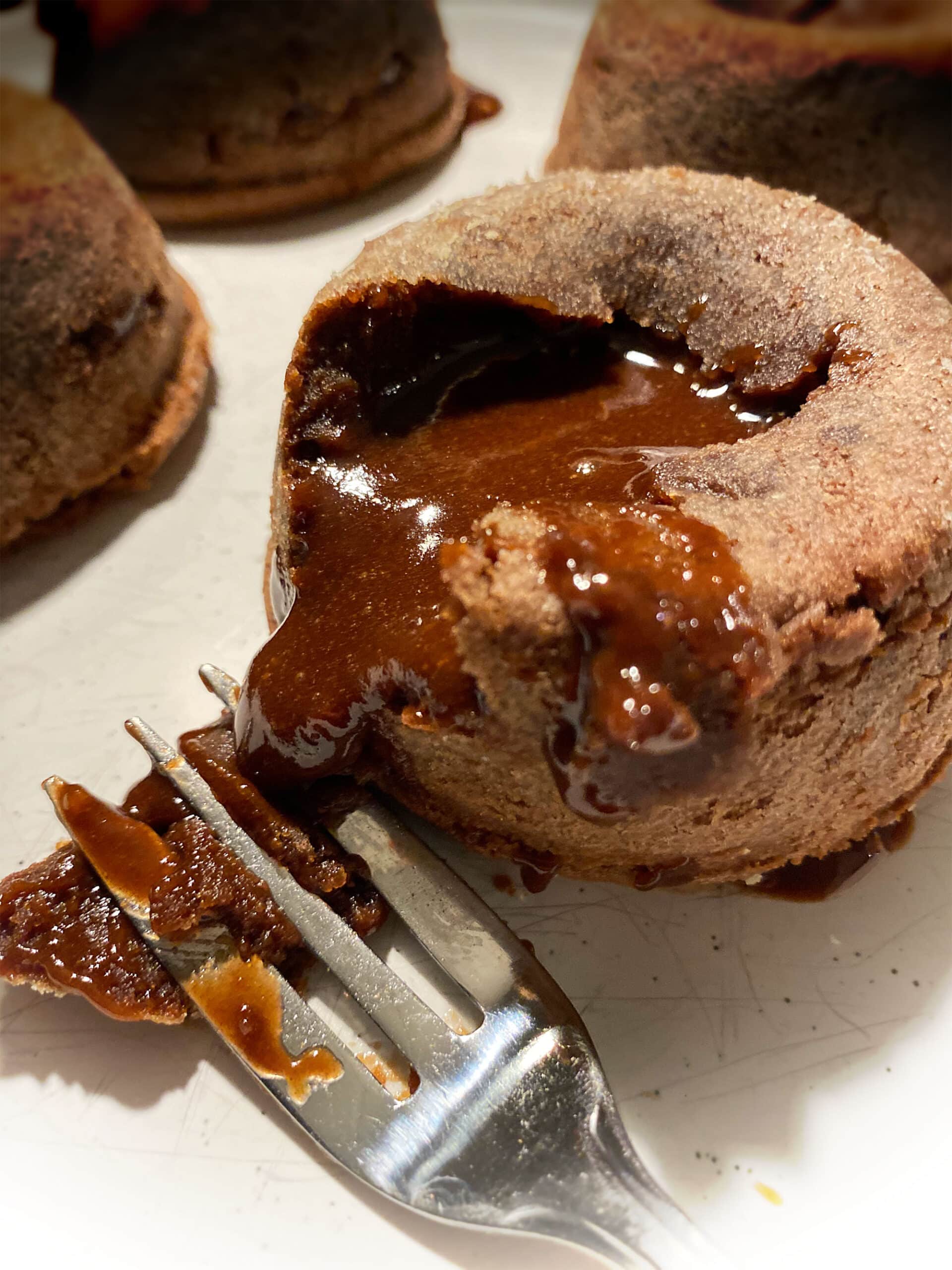 Chocolade lavacake big green egg kamado recept 01 scaled - Chocolade BBQ muffin - Moelleux au chocolate