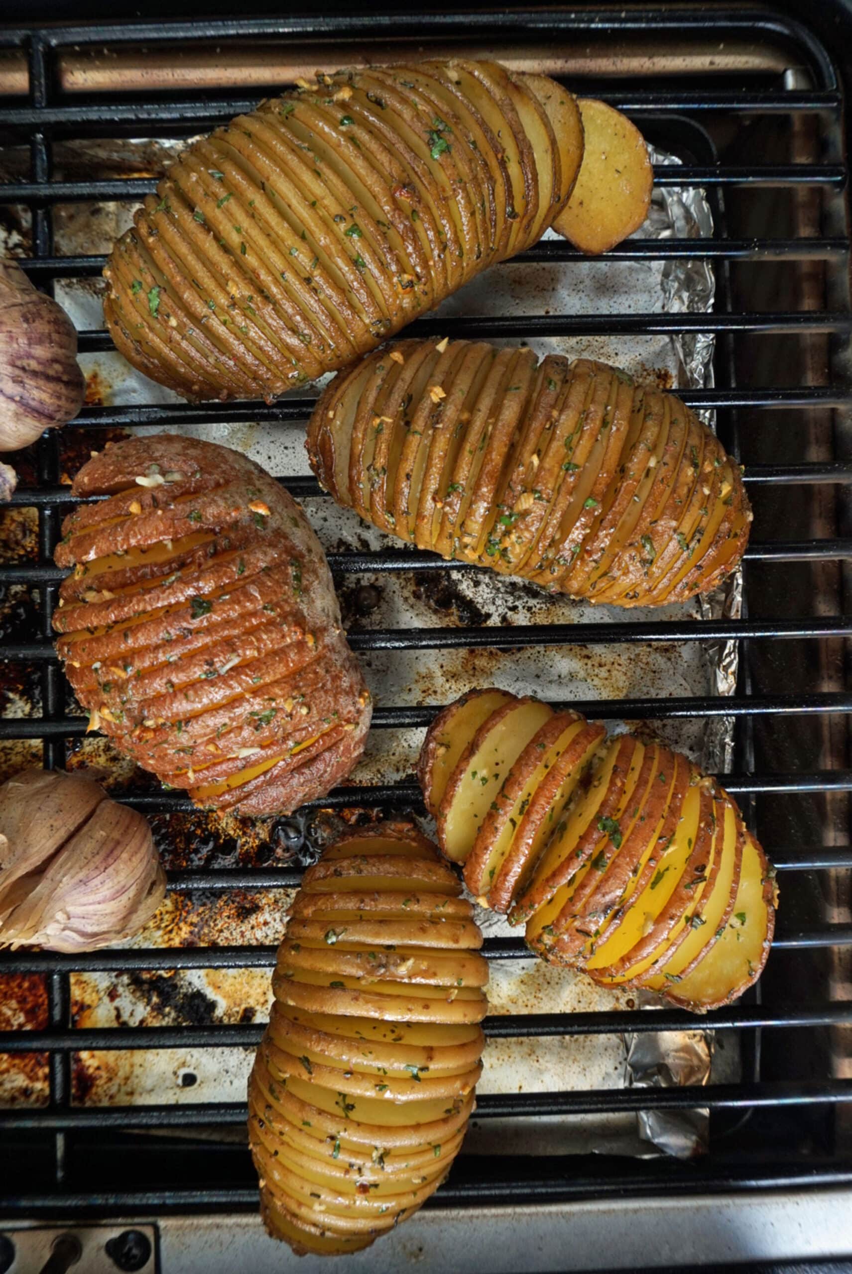 hasselback potato recept kamado green egg 02 scaled - Herbs & Hasselback