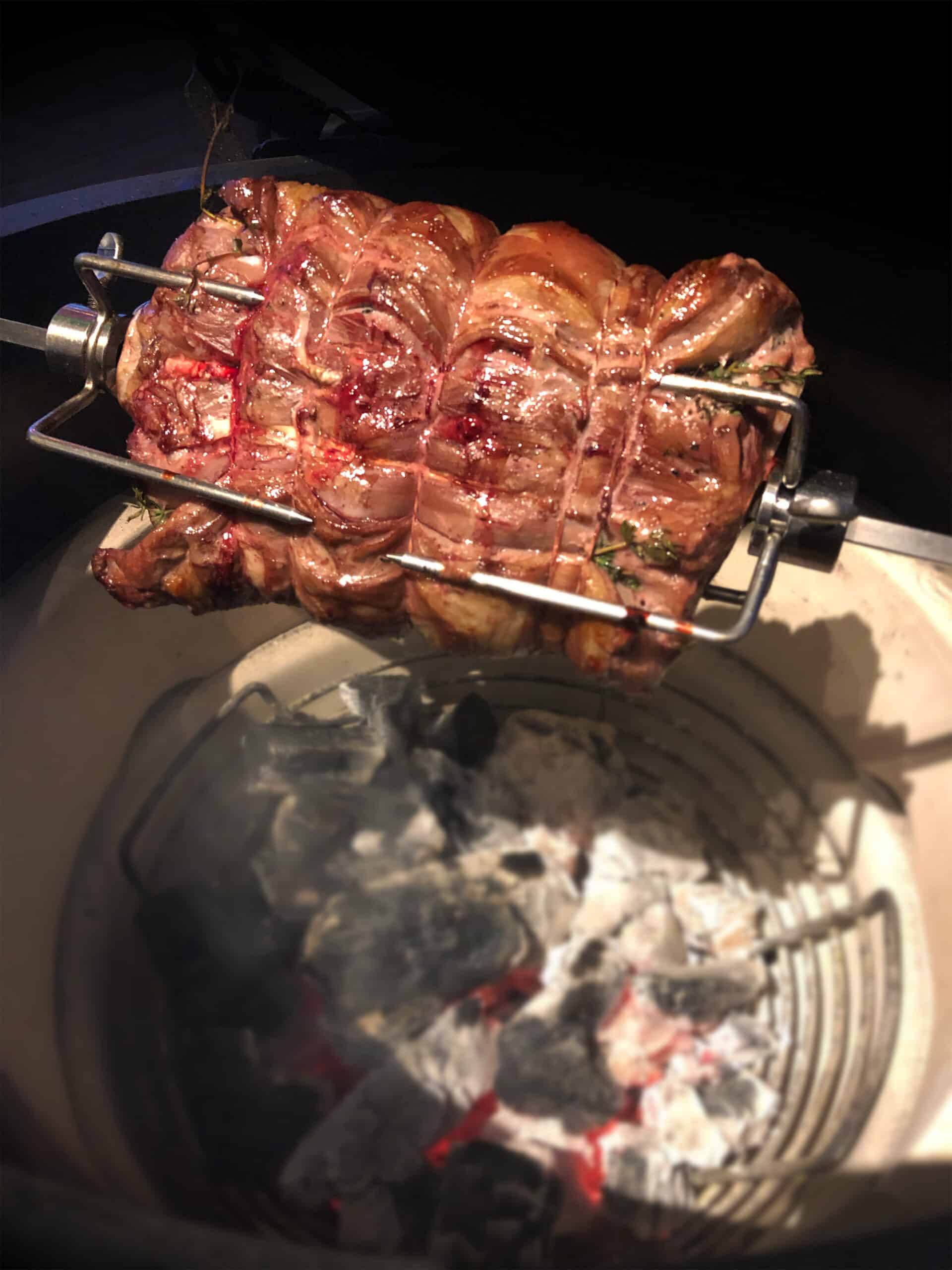 lamszadel spit big green egg kamado recept 01 scaled - Lamszadel met bloemkool