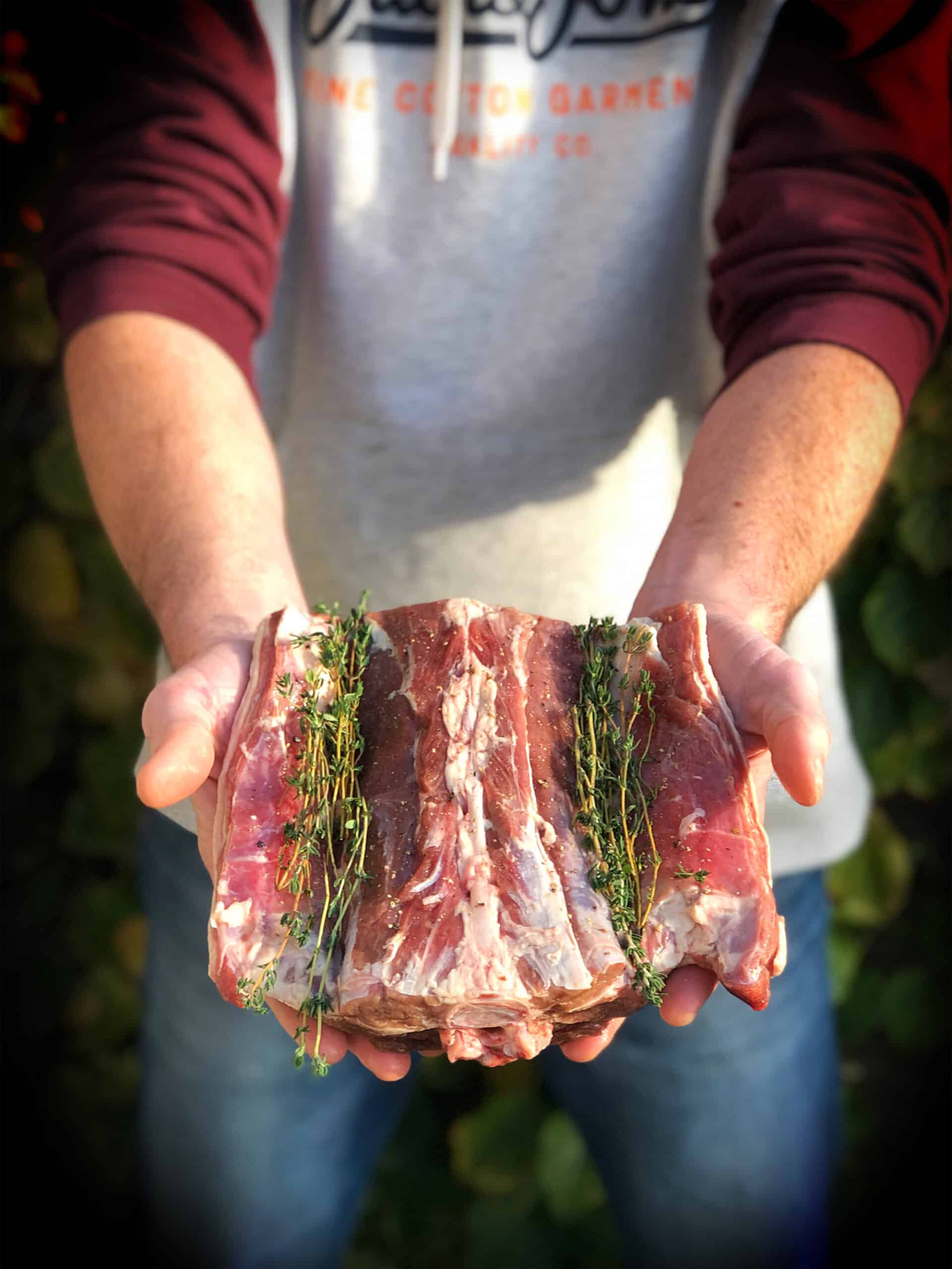 lamszadel spit big green egg kamado recept 11 scaled - Lamszadel met bloemkool