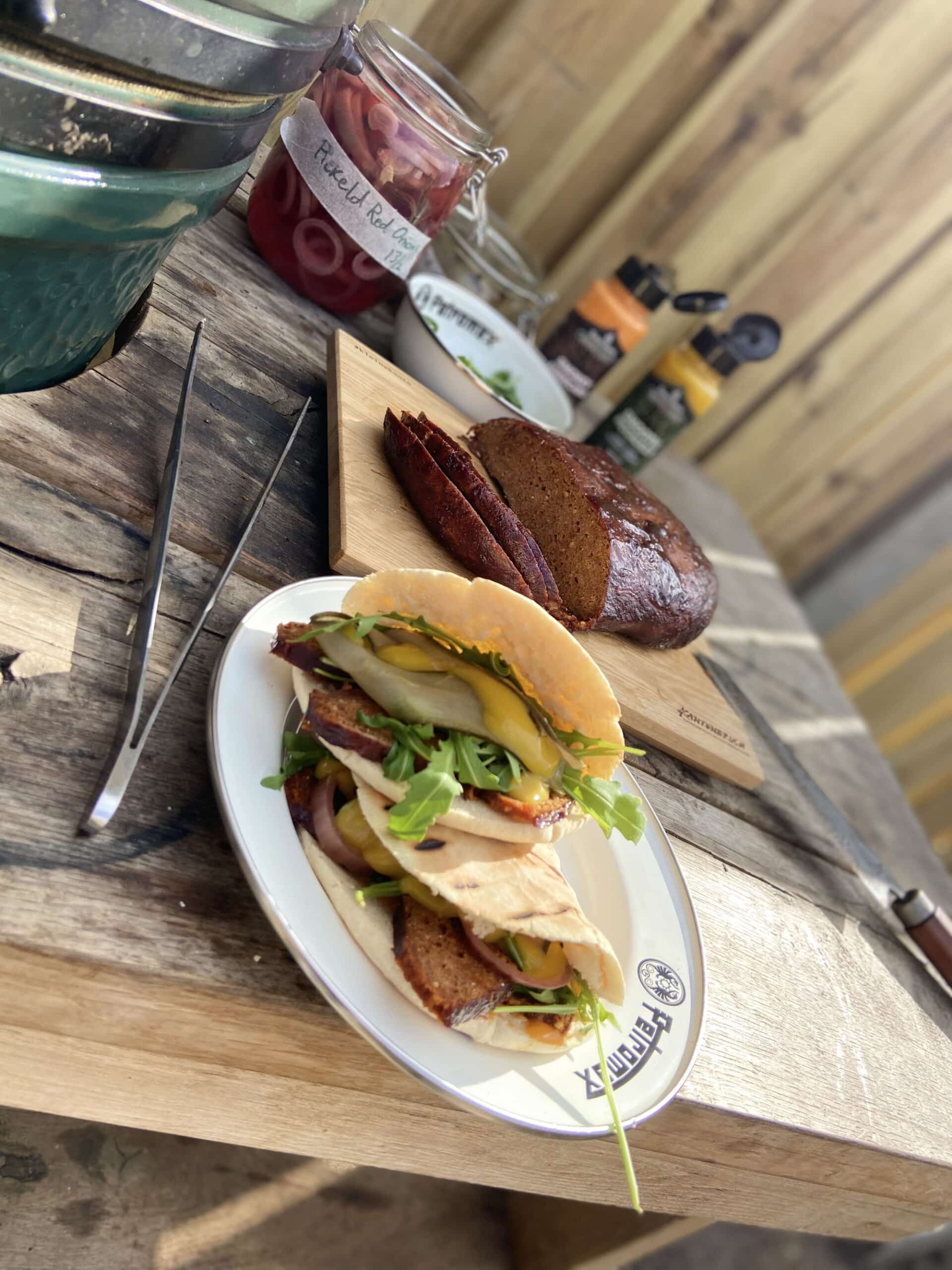 vegan brisket style egg kamado bbq recept 09 scaled - Vegan brisket style sliders