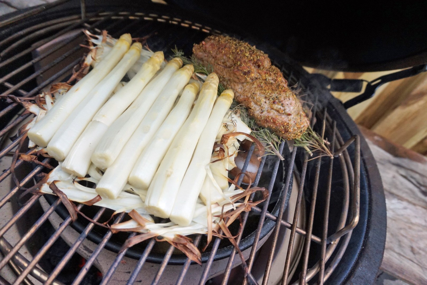 asperges bbq big green egg kamado recept 02 - Asperges, het witte goud van de BBQ