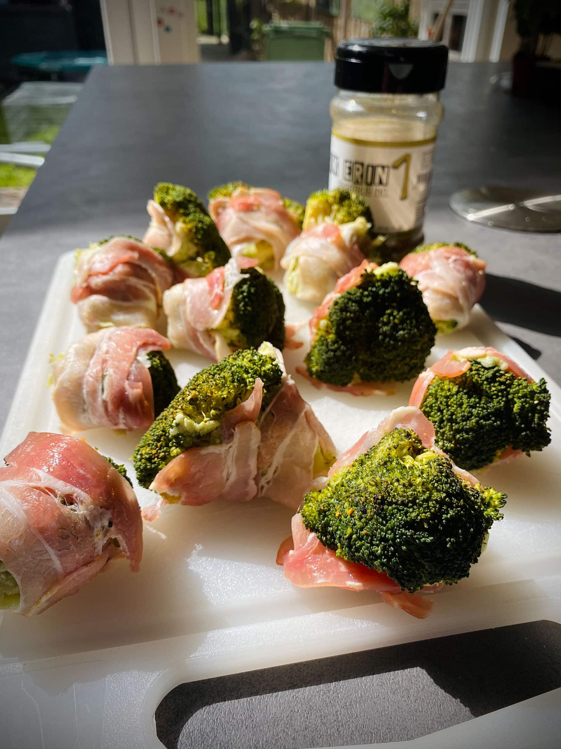 iberico ribfingers broccoli recept kamado egg 08 scaled - Iberico ribfingers met broccoli roosjes