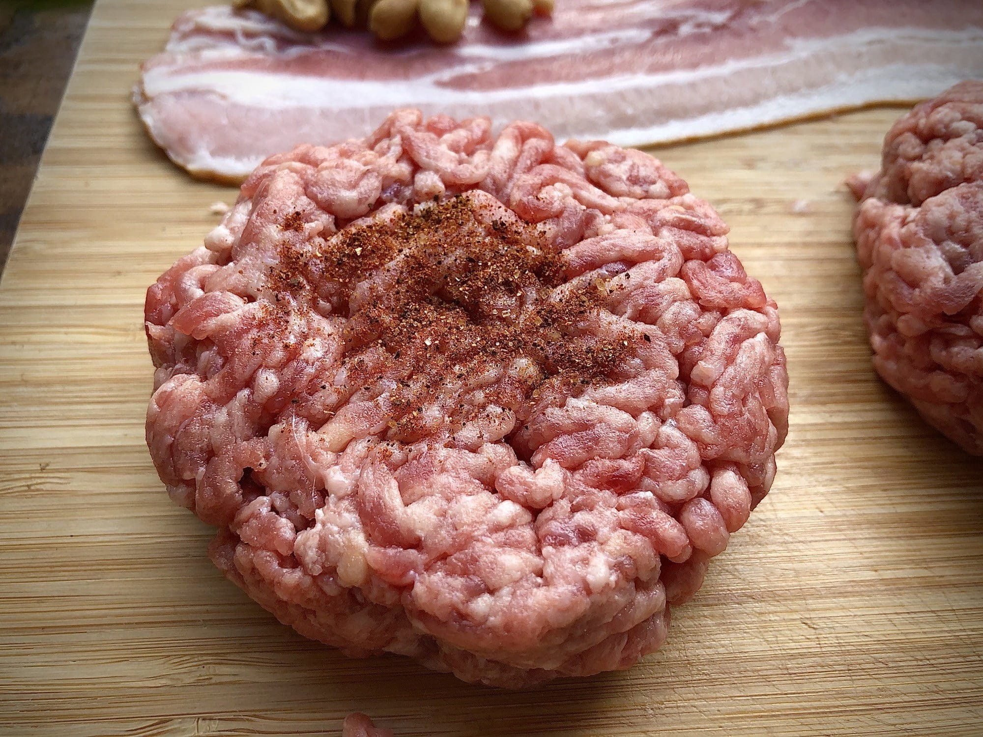 kamado recept Porky and the Peanuts Burger Burger ingredienten - Porky and the Peanuts Burger