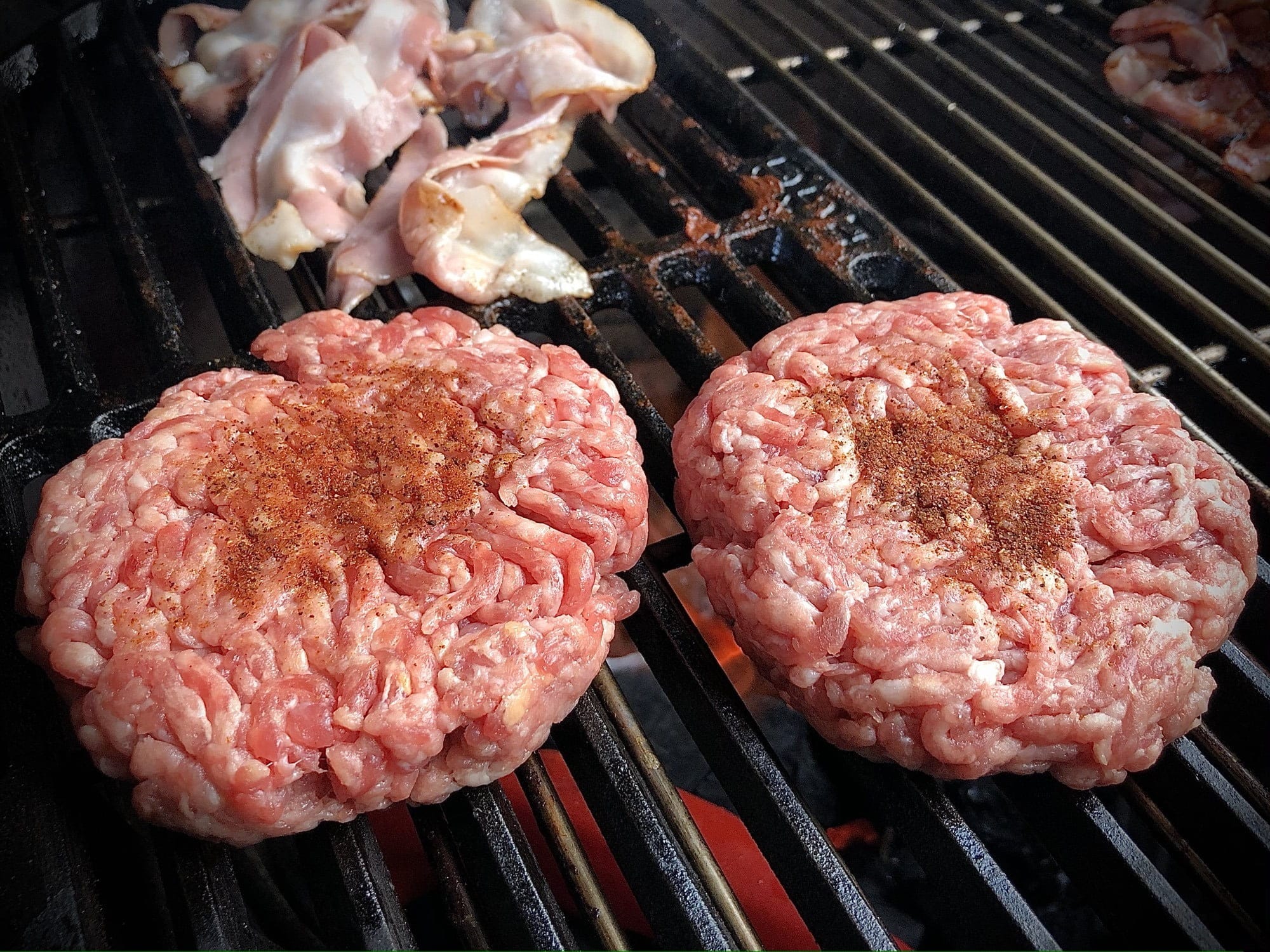kamado recept Porky and the Peanuts Burger Burgers op de bbq - Porky and the Peanuts Burger