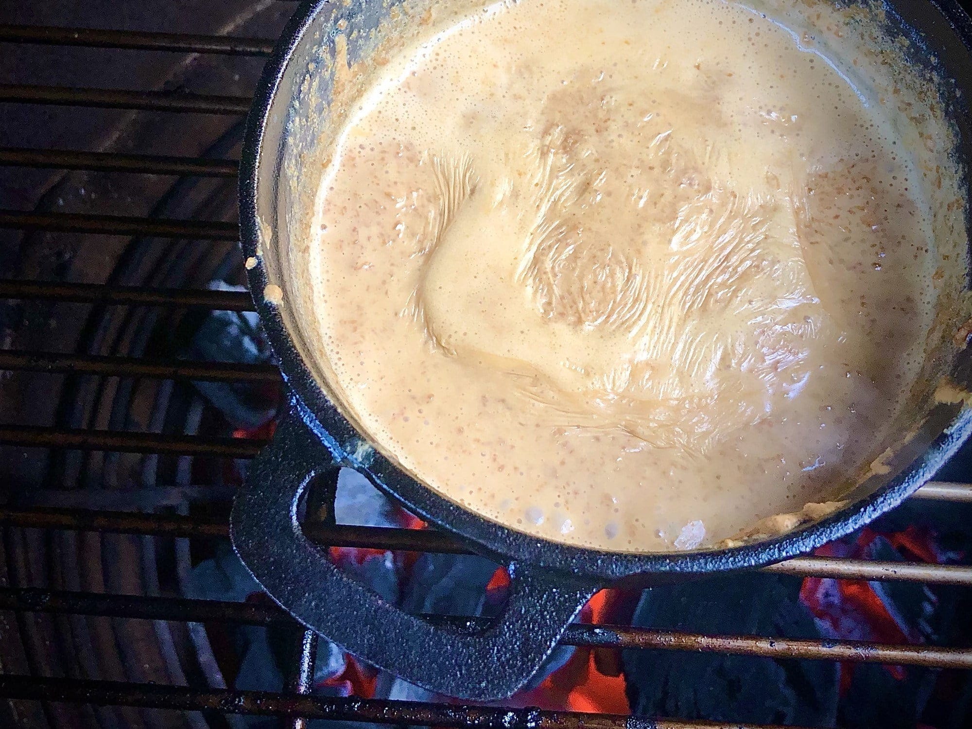 kamado recept Porky and the Peanuts Burger Pindasaus op bbq - Porky and the Peanuts Burger