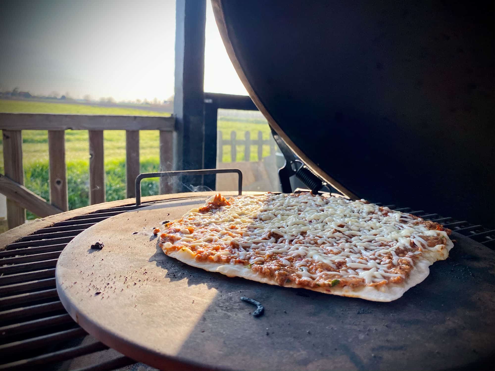 turkse pizza recept kamado green egg 19 - Turkse pizza uit de BBQ