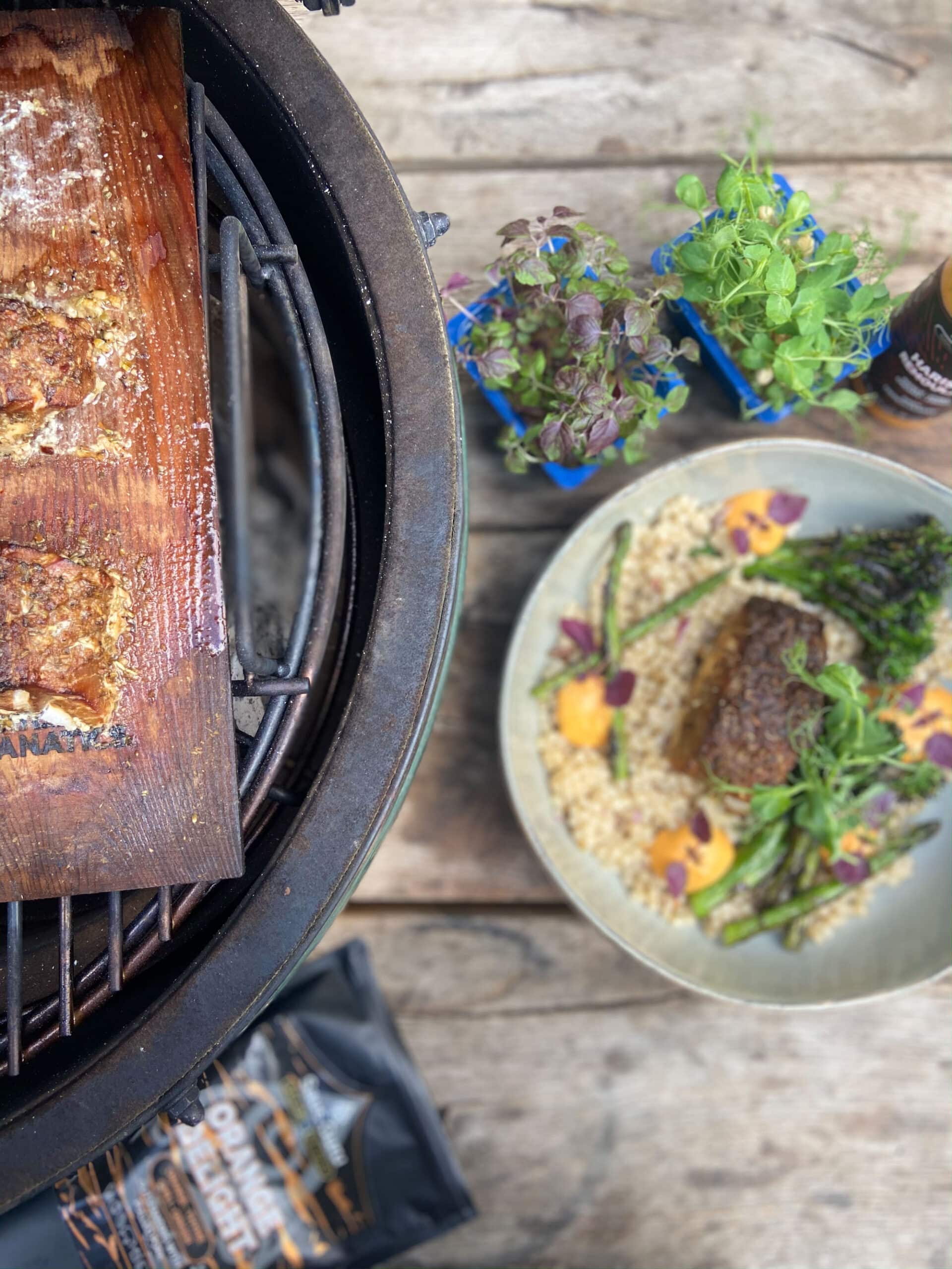 kabeljauw rookplank bbq recept kamado green egg 03 scaled - Kabeljauw op een rookplank met parelcouscous