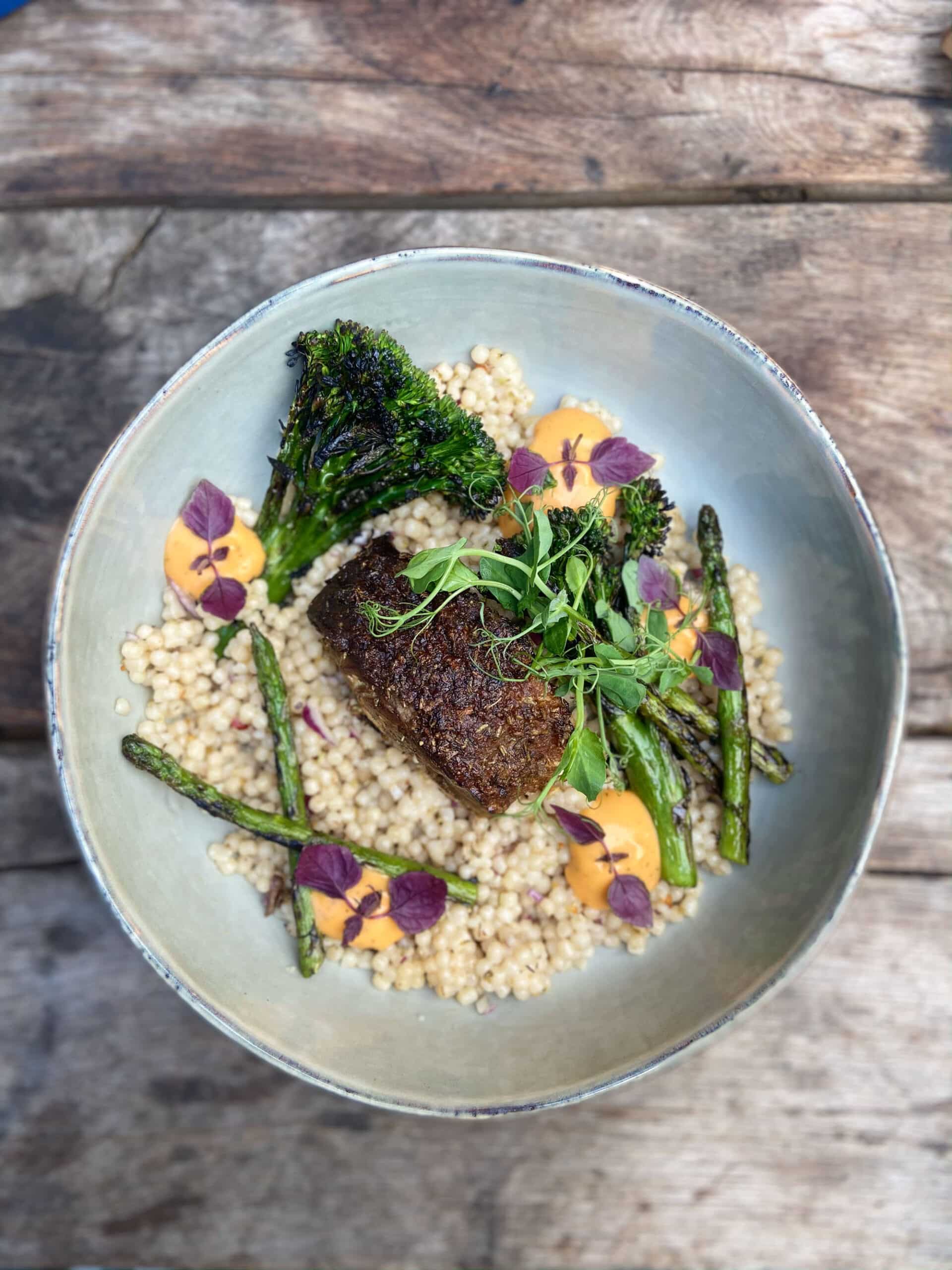 kabeljauw rookplank bbq recept kamado green egg 11 scaled - Kabeljauw op een rookplank met parelcouscous