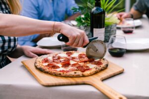 Lifestyle Ooni Pizza Cutter Wheel-min