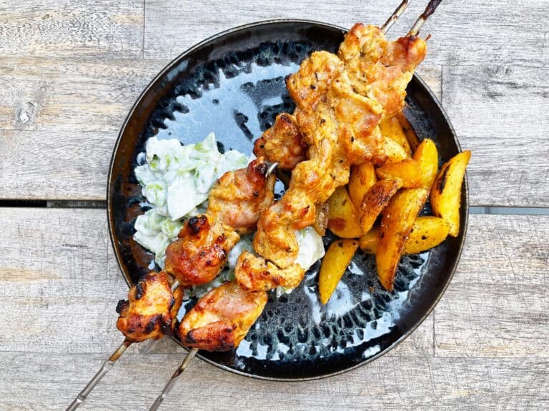 Tandoor kip met krokante aardappels en groene salade IMG 3855 - Tandoor kipspiesen