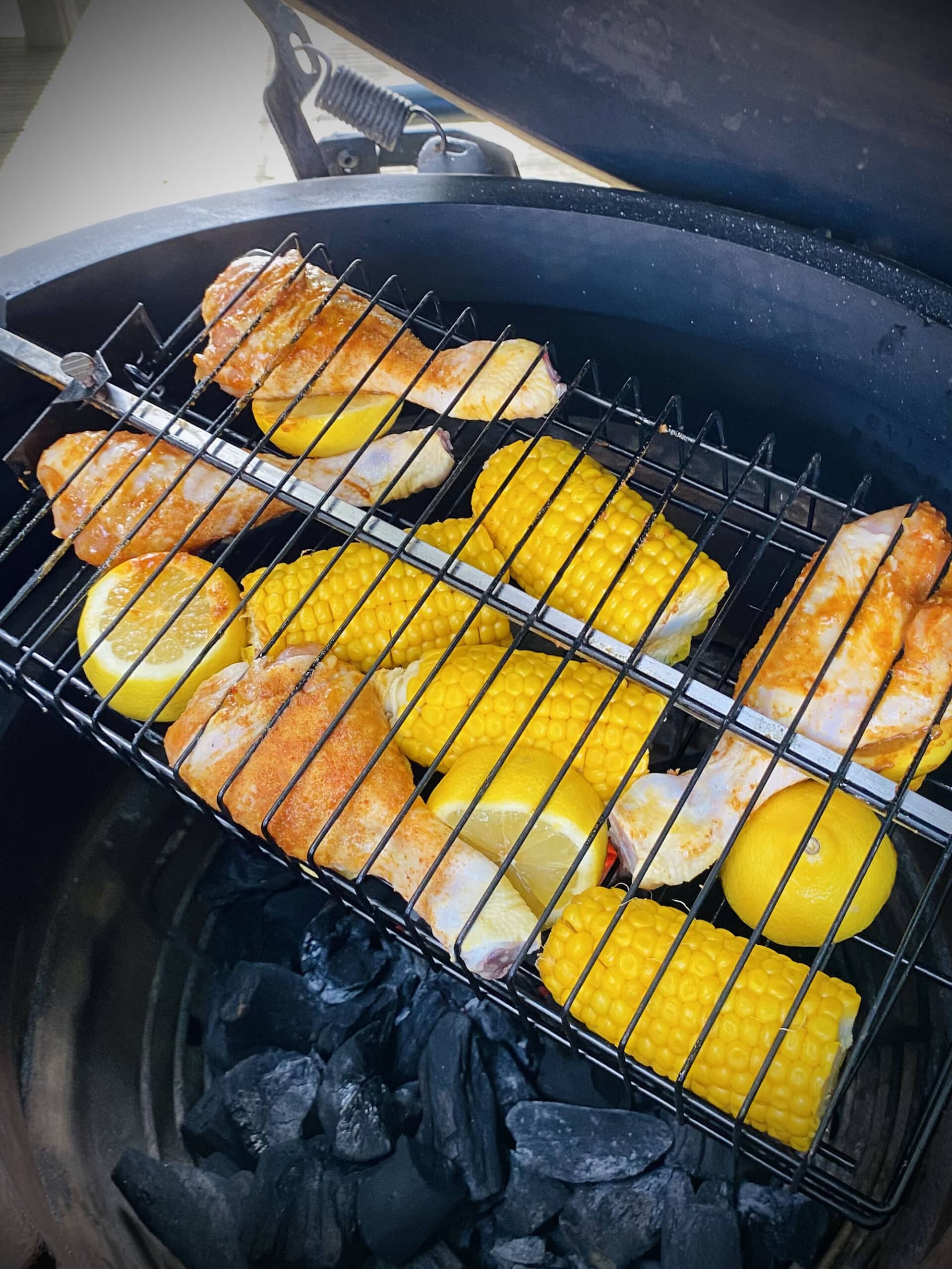 mais honey sticky chicken bbq recept 01 scaled - Maïs met honey sticky chicken uit de flat rack rotisserie