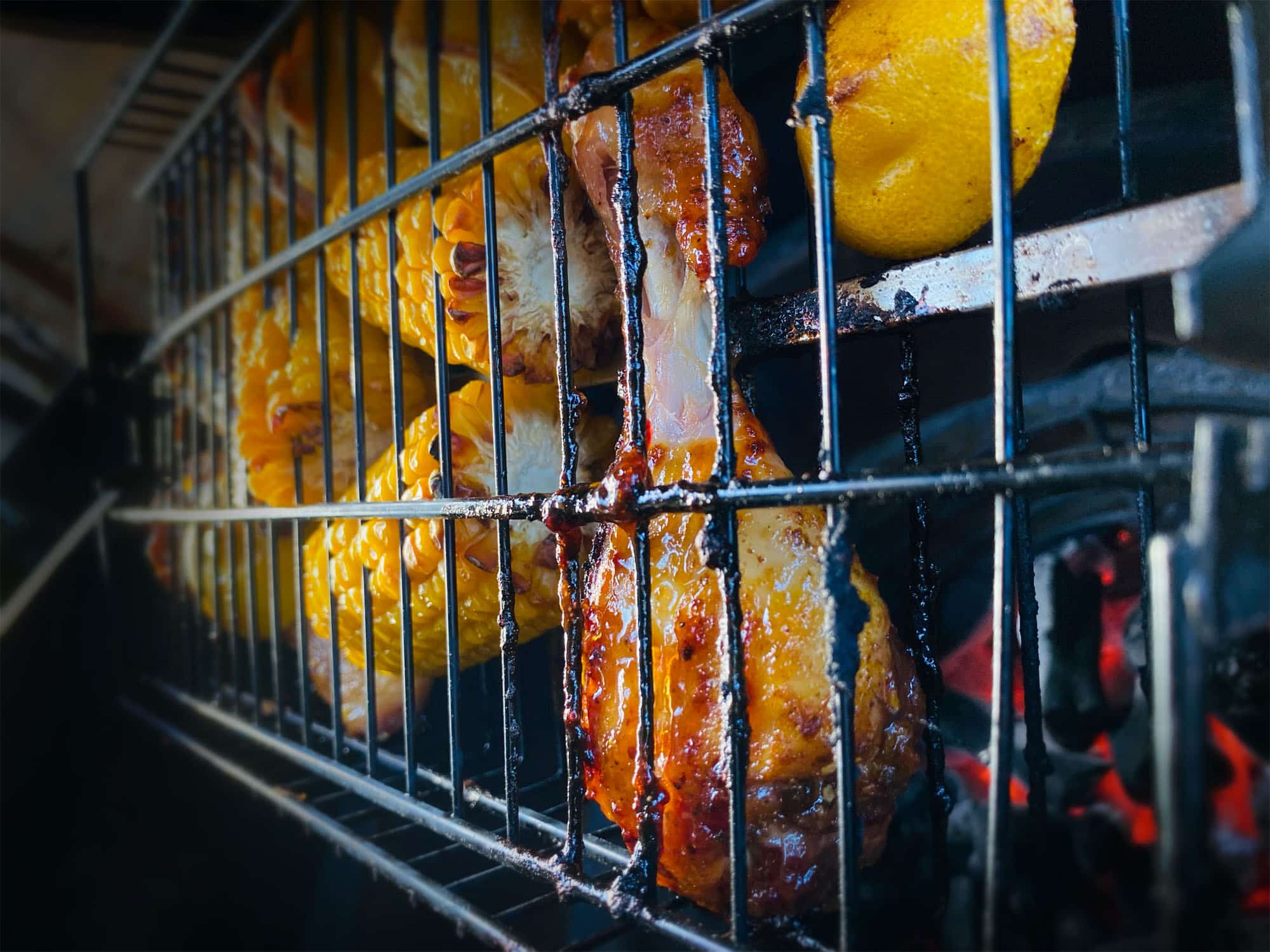 mais honey sticky chicken bbq recept 08 - Maïs met honey sticky chicken uit de flat rack rotisserie
