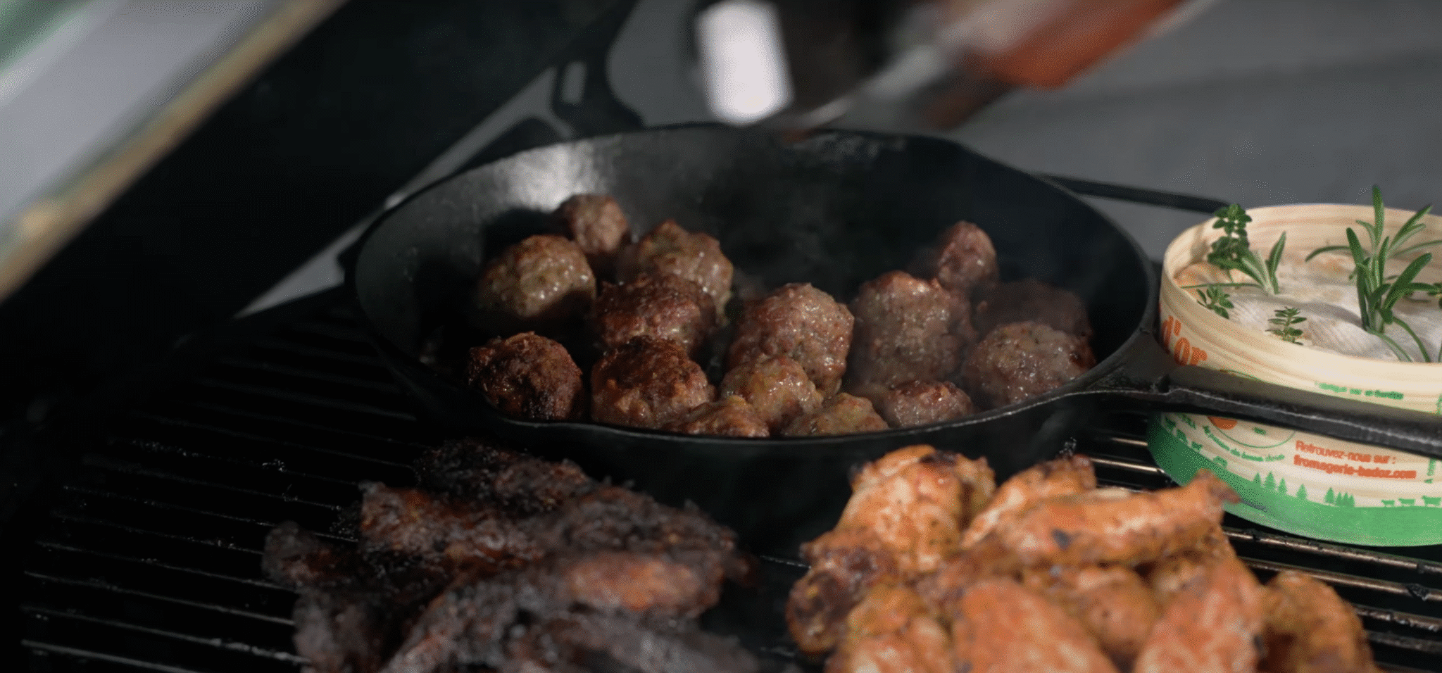 Scherm­afbeelding 2022 12 28 om 13.33.12 - Borrelplank met ribfingers & chicken wings