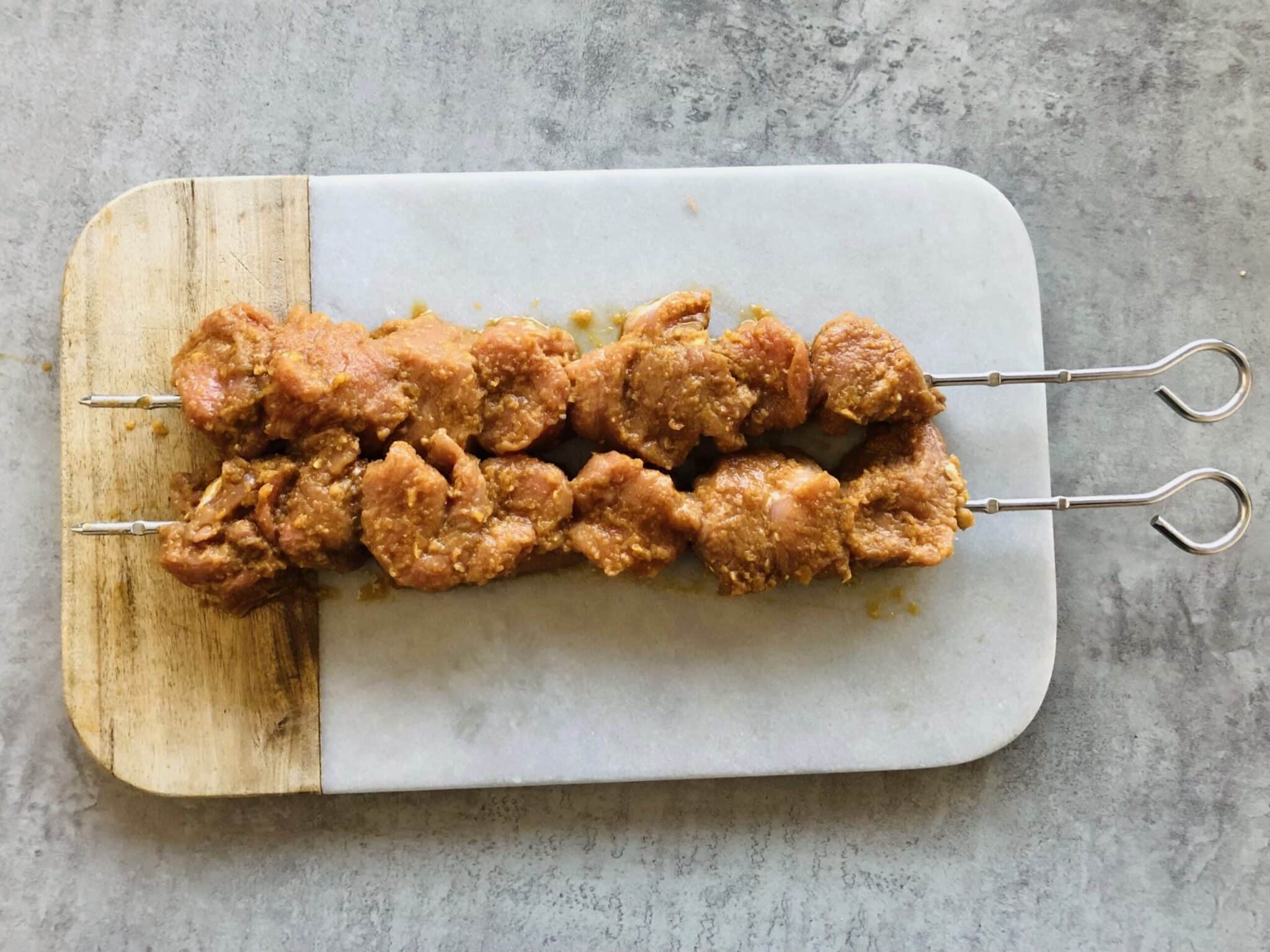 gemarineerde spiesen scaled - Varkenshaassaté uit de tandoor