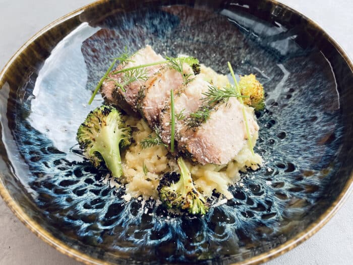 Eindresultaat zwaardvis - Gegrilde zwaardvis met risotto uit de skillet