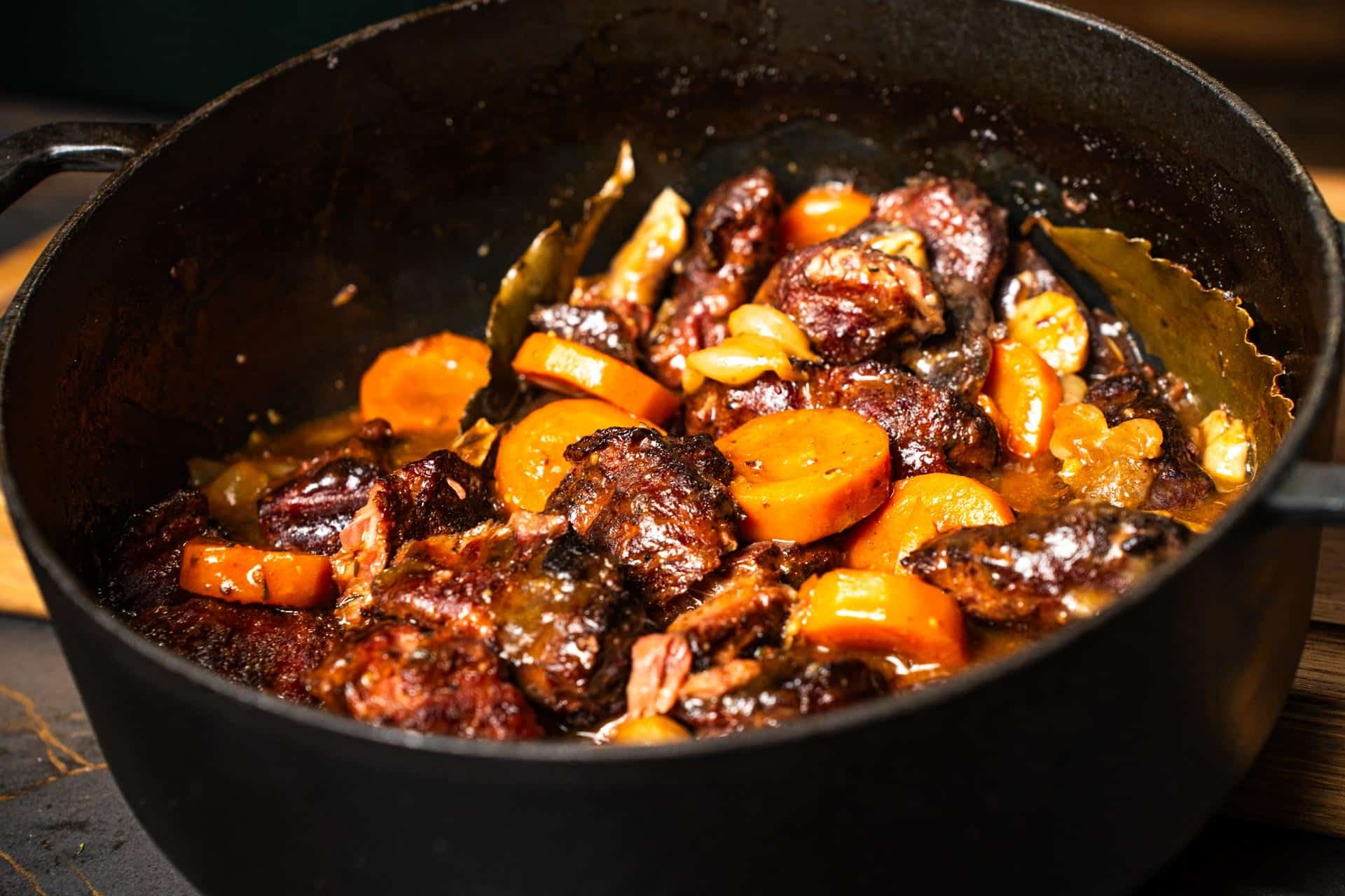 Stoofvlees Filip dutch oven 24 - Varkenswangen stoofpot