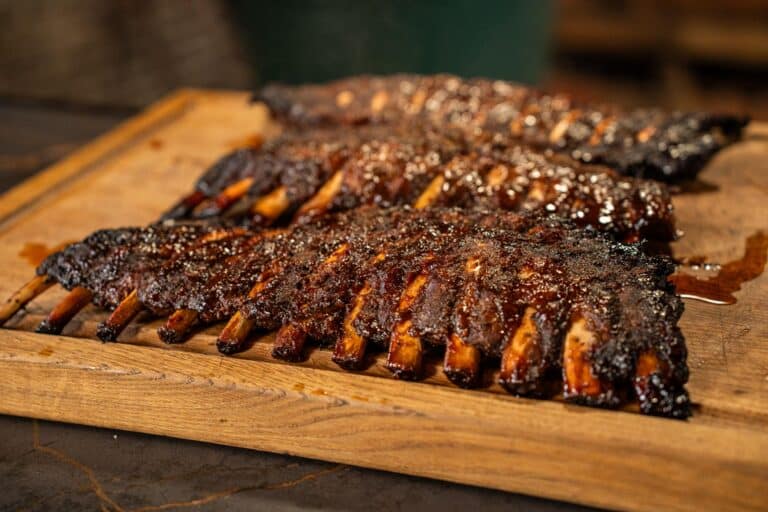 Fotografie kamado cursus recepten spareribs resultaat - Spareribs van de BBQ